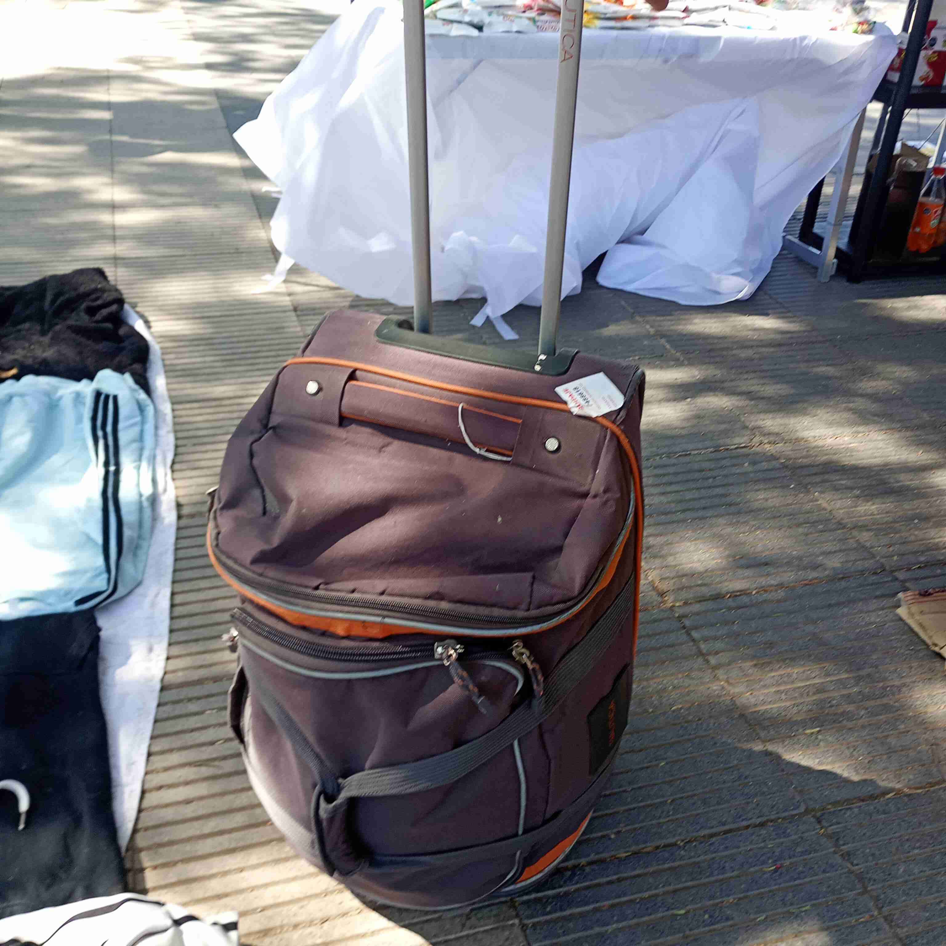 Bolso deportivo Nautica gris y naranjo - miniatura 4