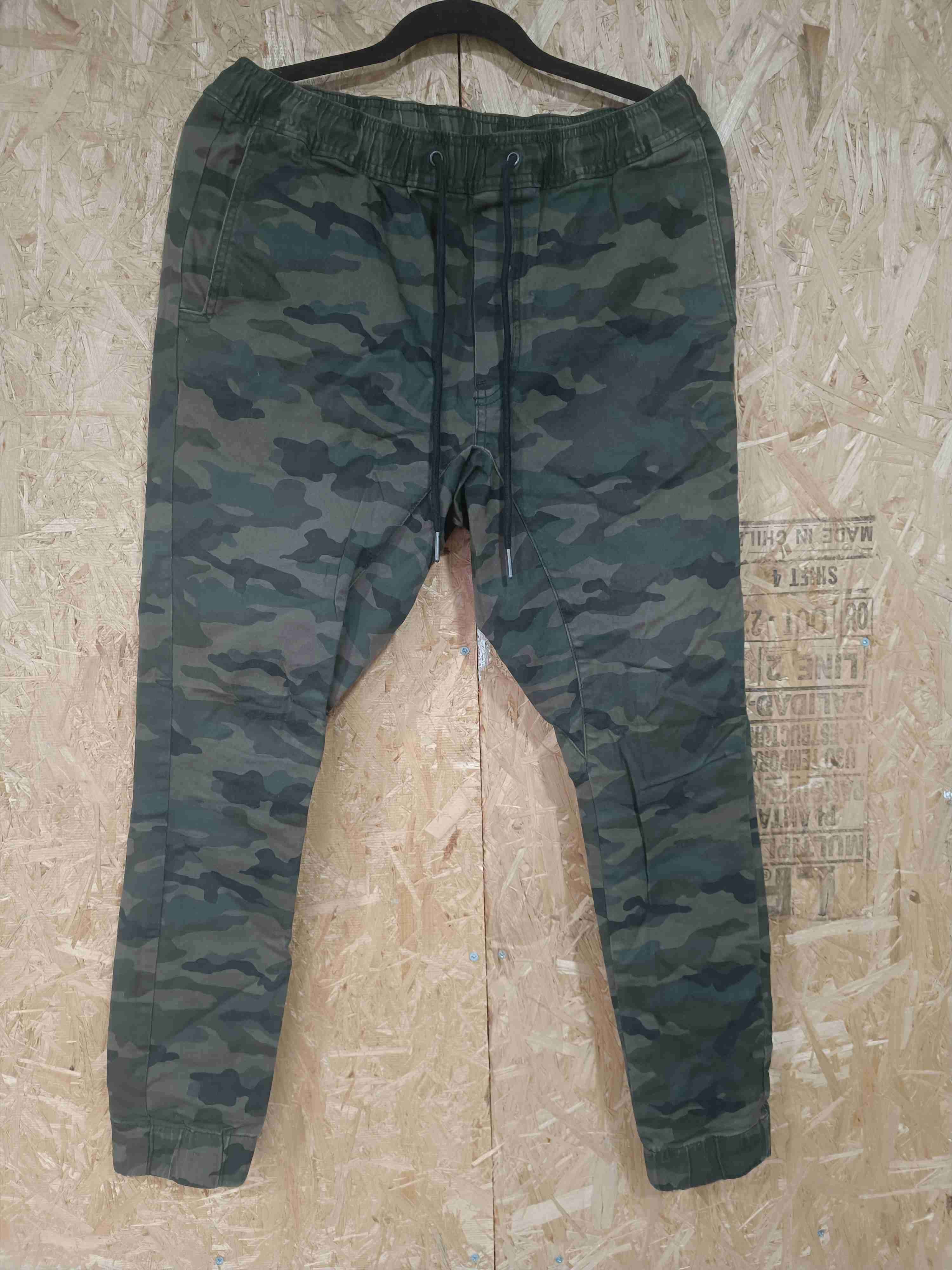 Pantalones jogger camuflados - miniatura 1