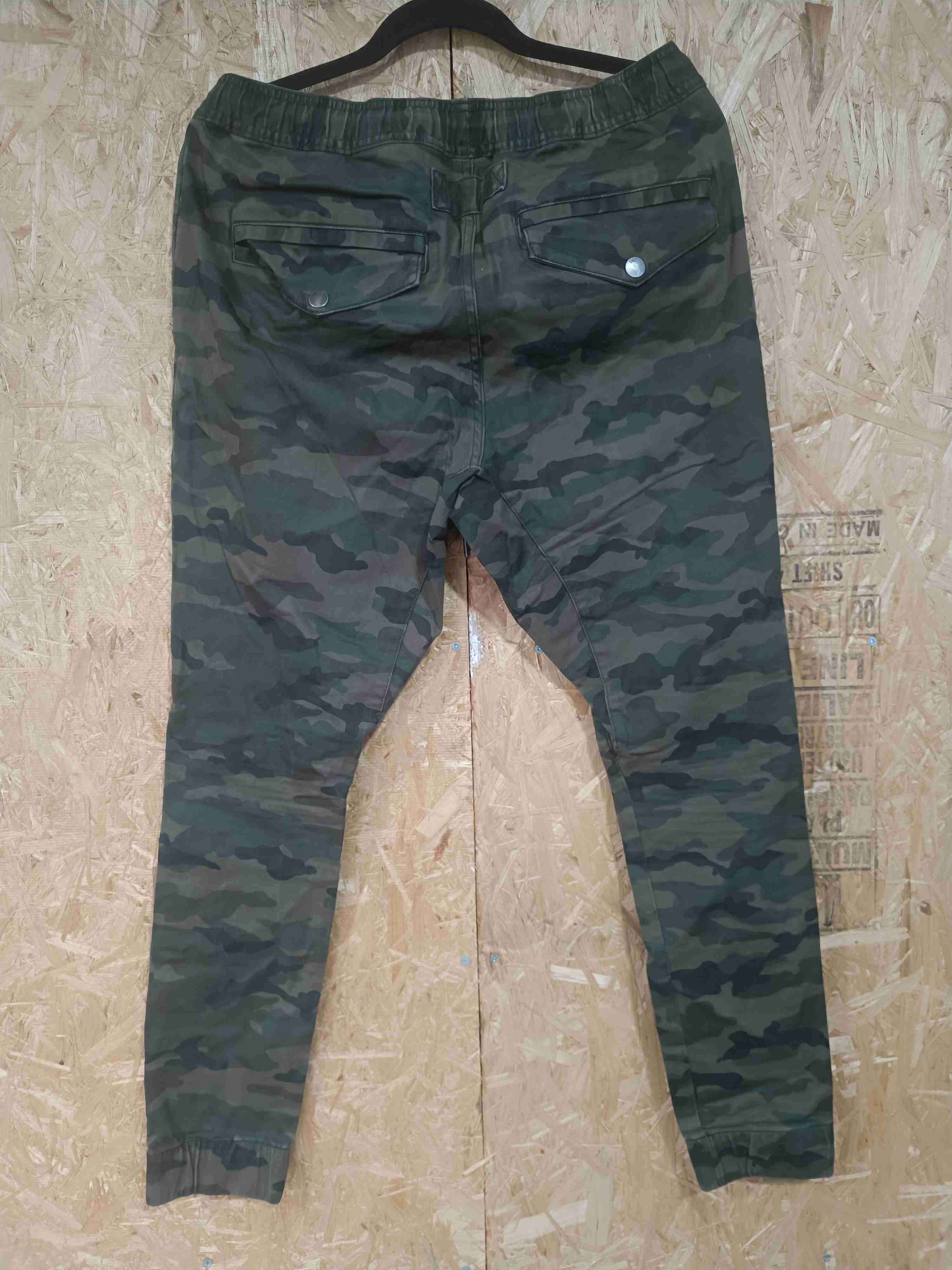 Pantalones jogger camuflados - miniatura 2