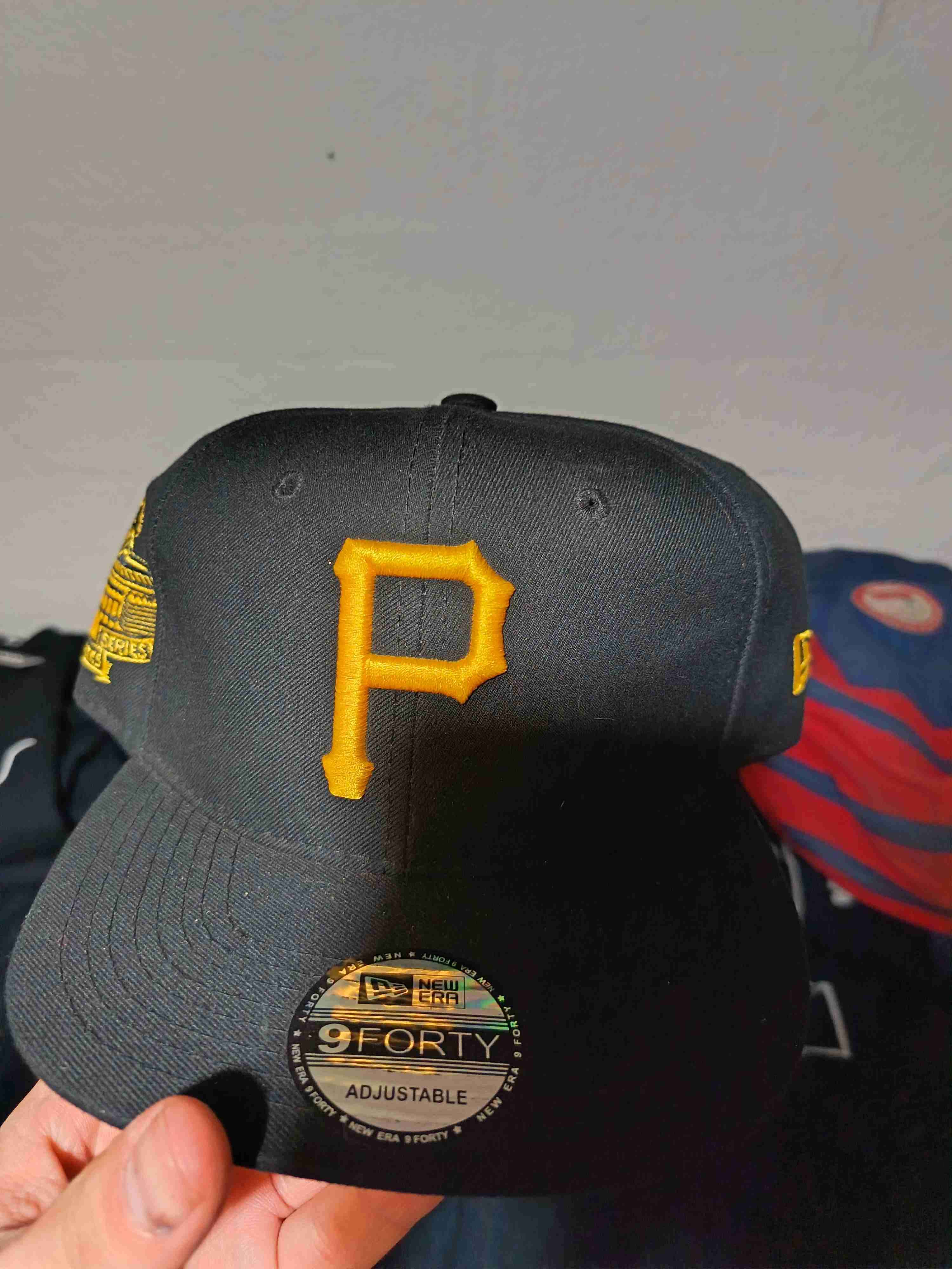 Gorra New Era negra letra P - 1