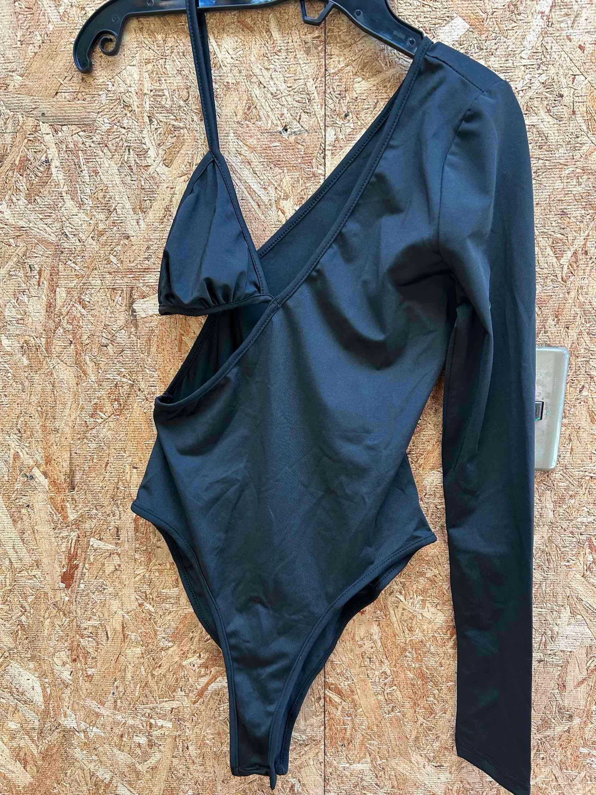 Body negro asimétrico