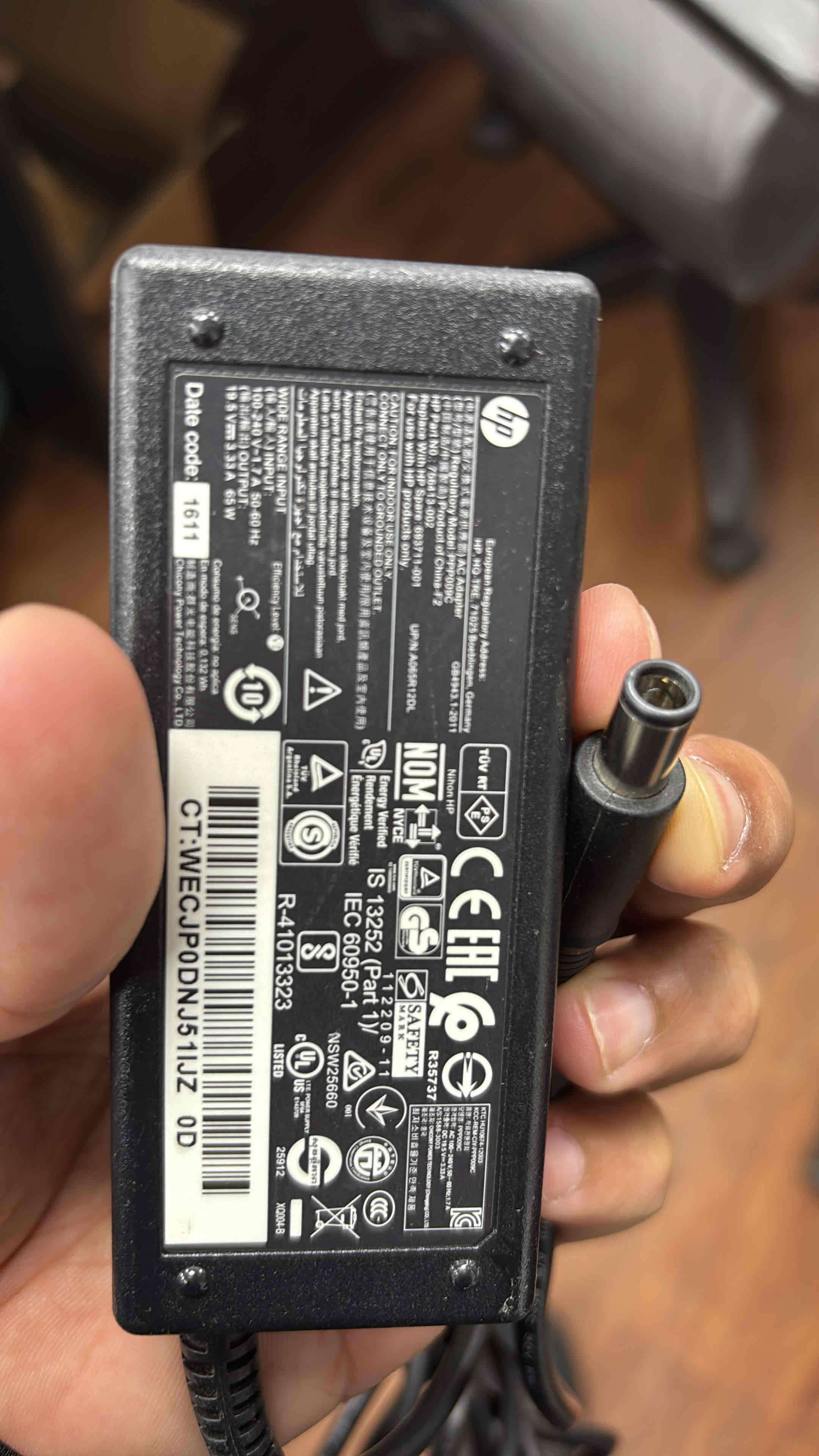 Cargador para laptop negro - miniatura 2