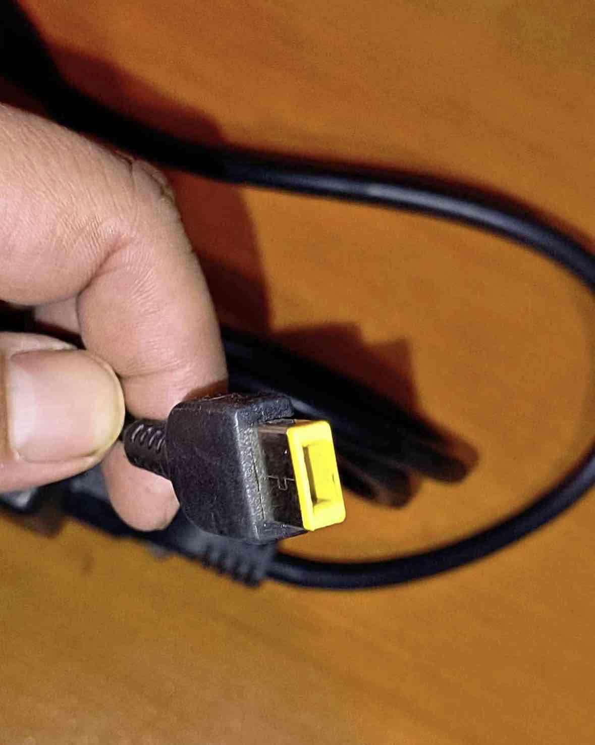 Cargador para laptop negro - miniatura 4