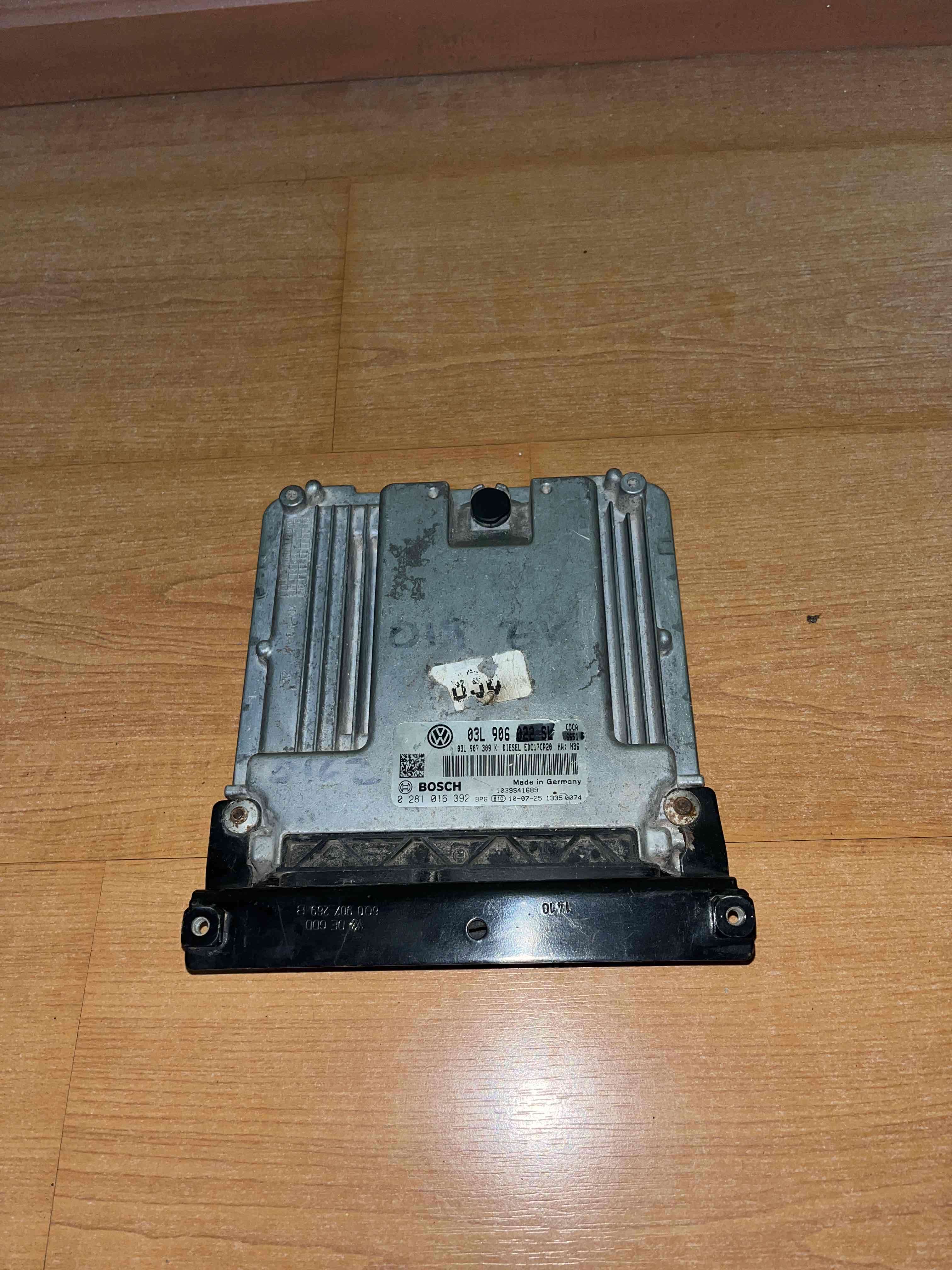 ECU de auto Volkswagen Amarok 2010 - miniatura 1