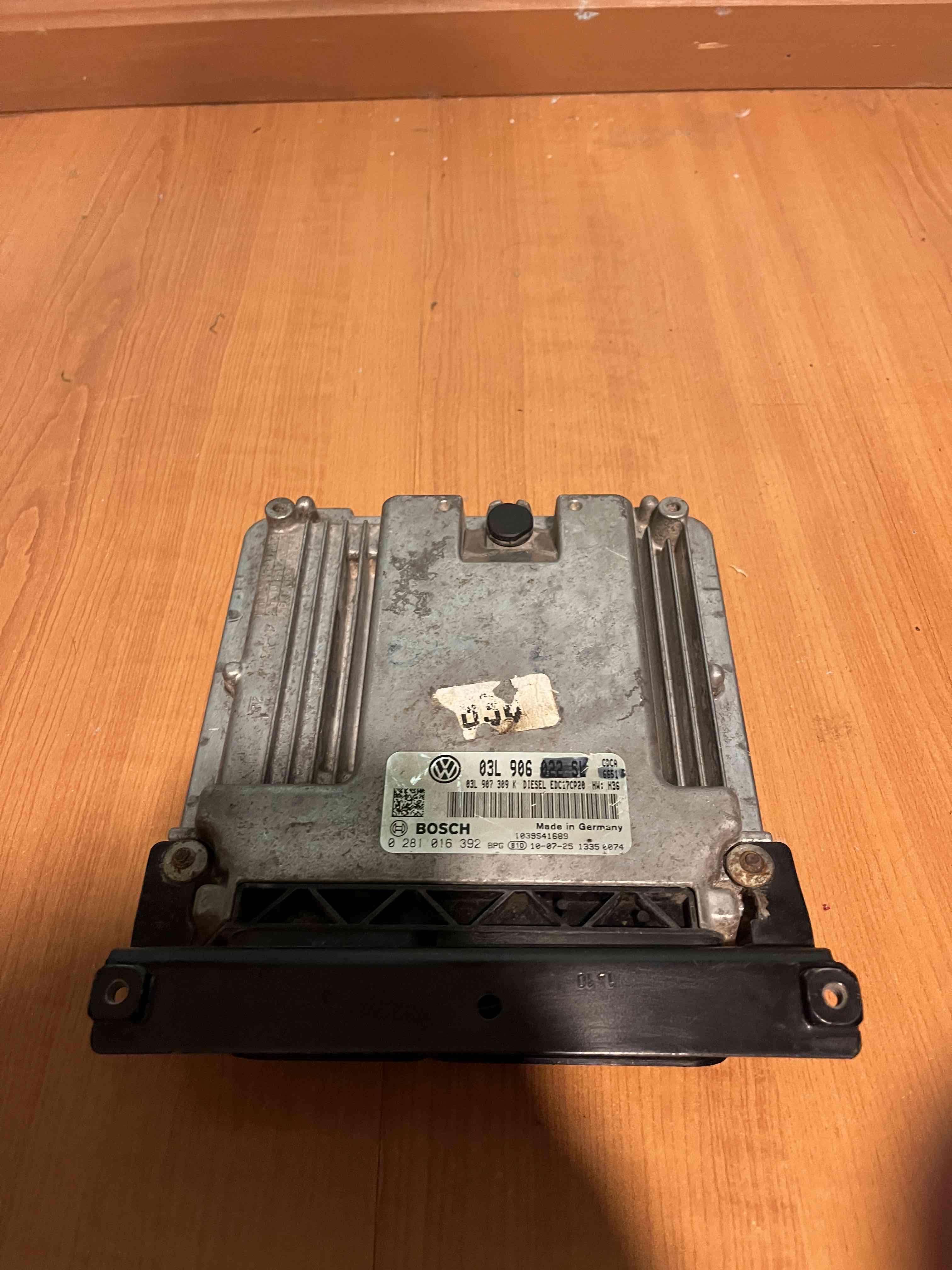 ECU de auto Volkswagen Amarok 2010 - miniatura 2