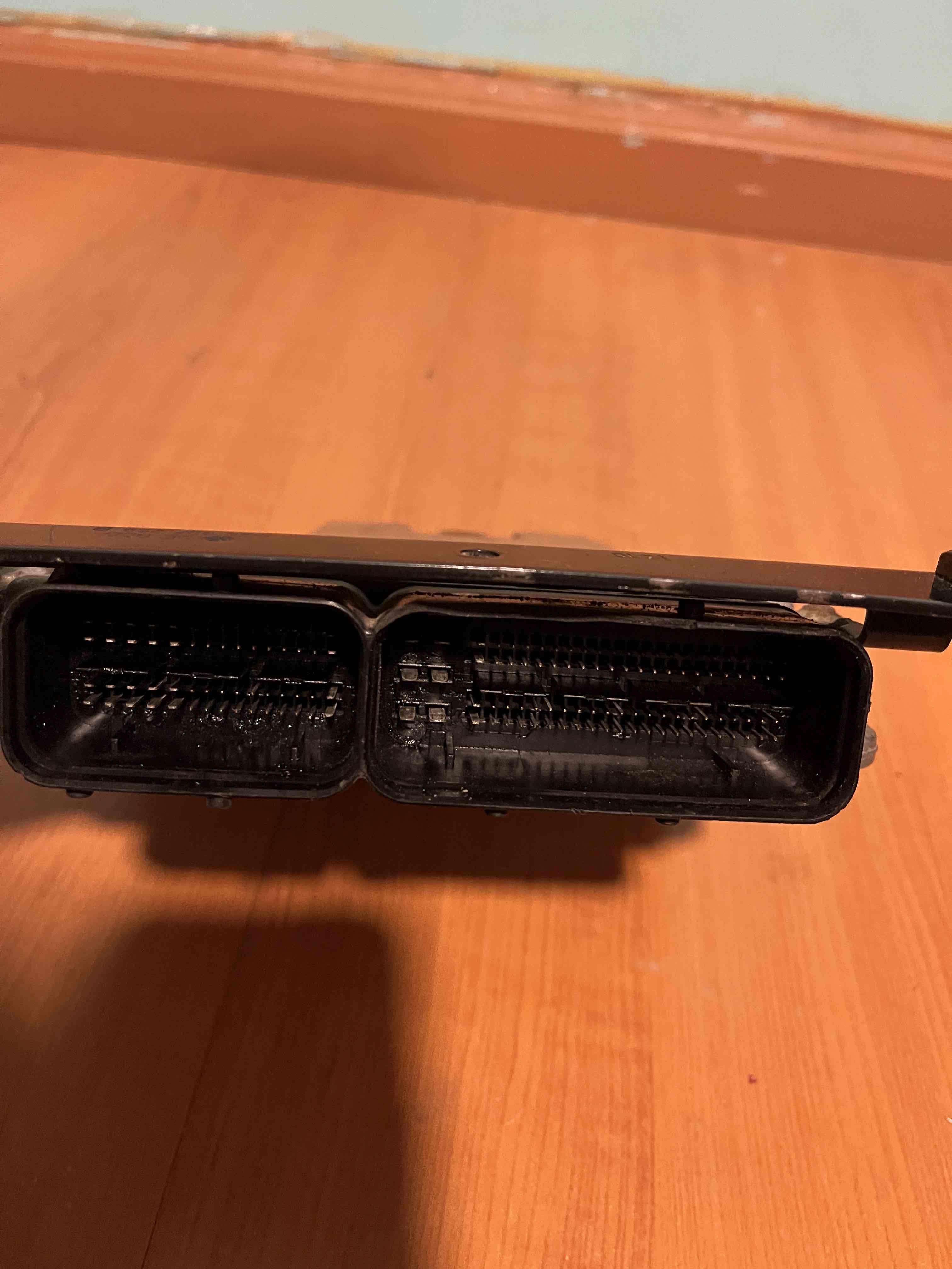 ECU de auto Volkswagen Amarok 2010 - miniatura 3