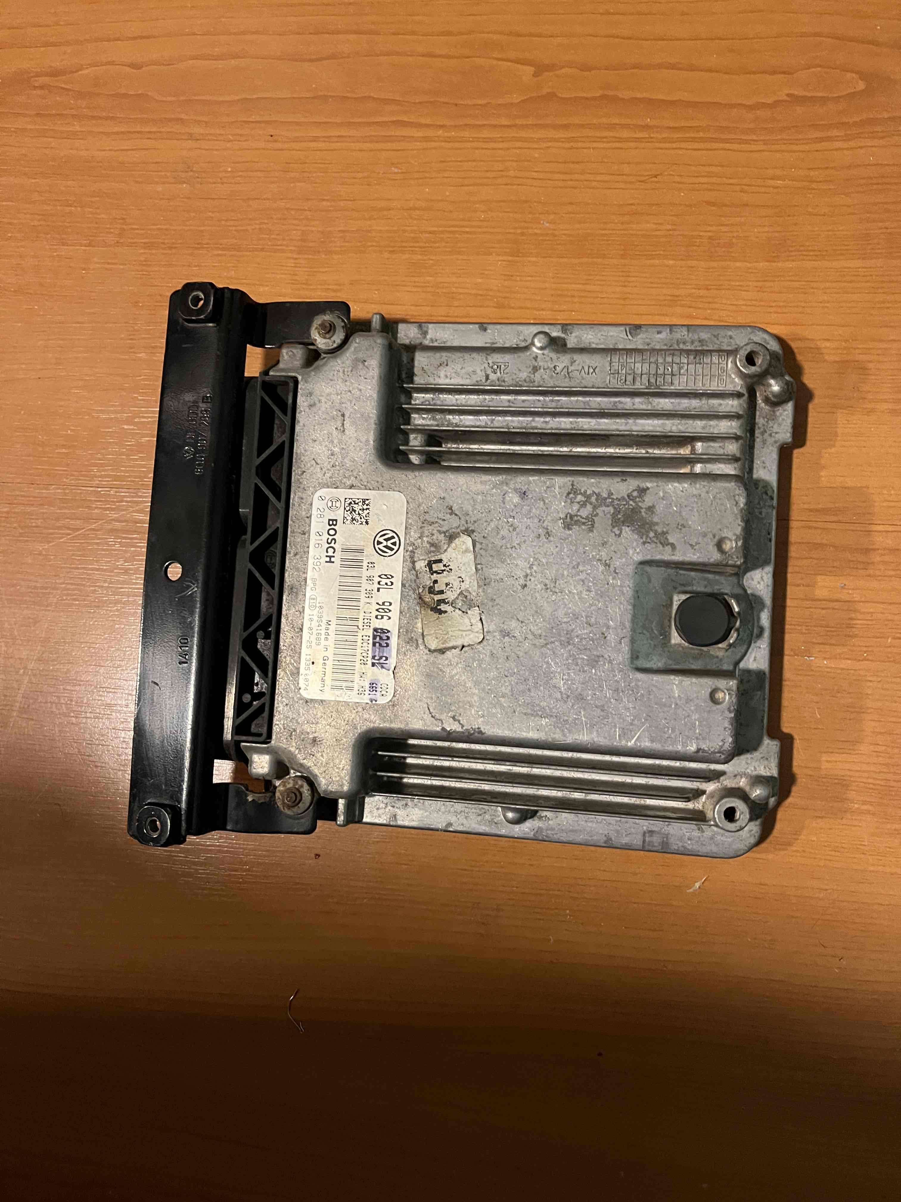 ECU de auto Volkswagen Amarok 2010 - miniatura 4