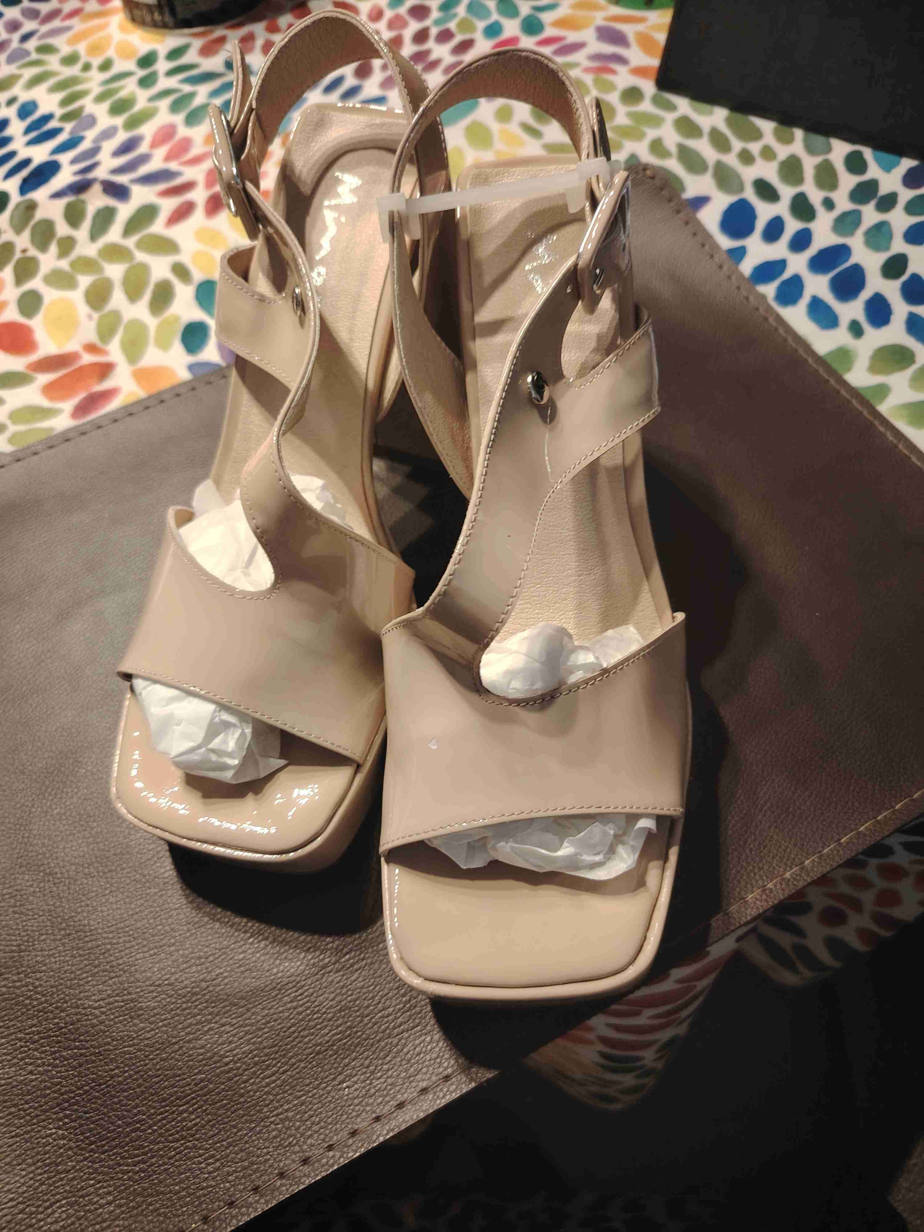 Sandalias taco alto beige - miniatura 2