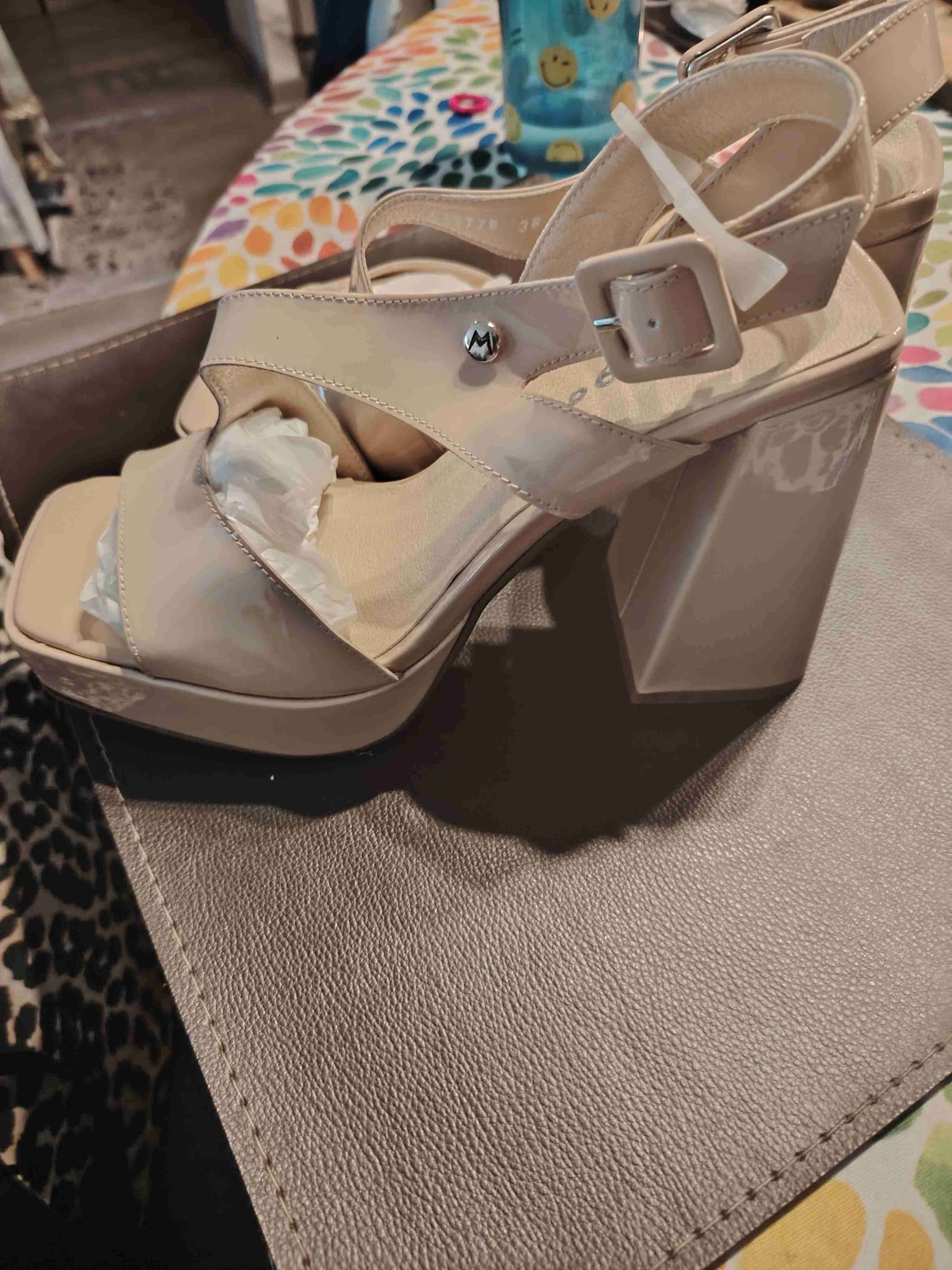 Sandalias taco alto beige - miniatura 4