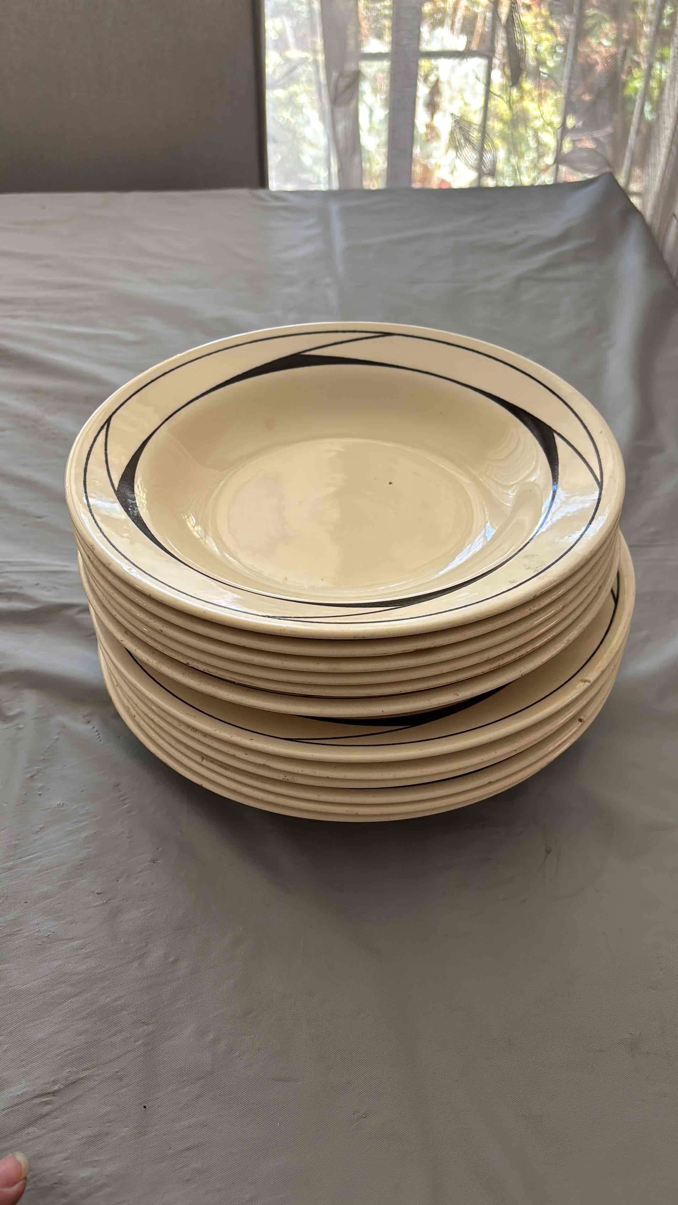Set de 6  platos  bajos y hondos beige