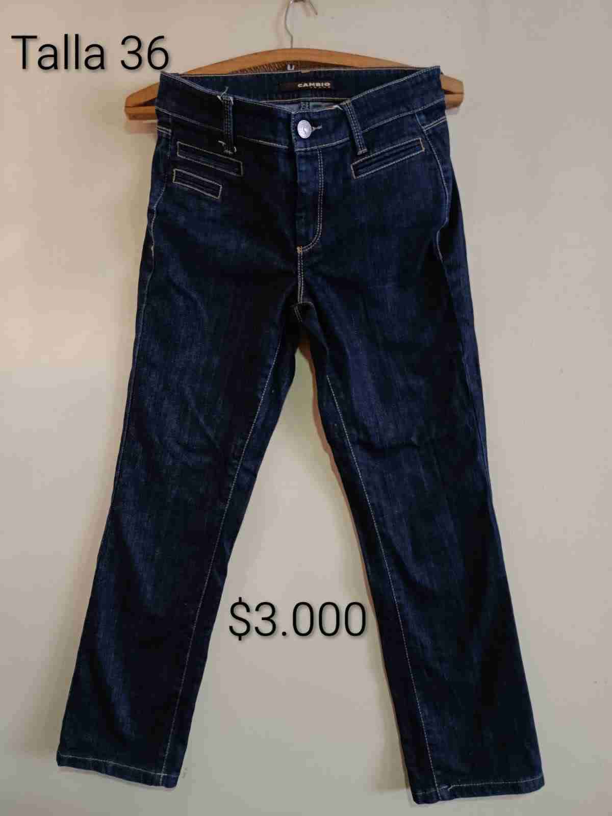 Pantalón jean azul oscuro