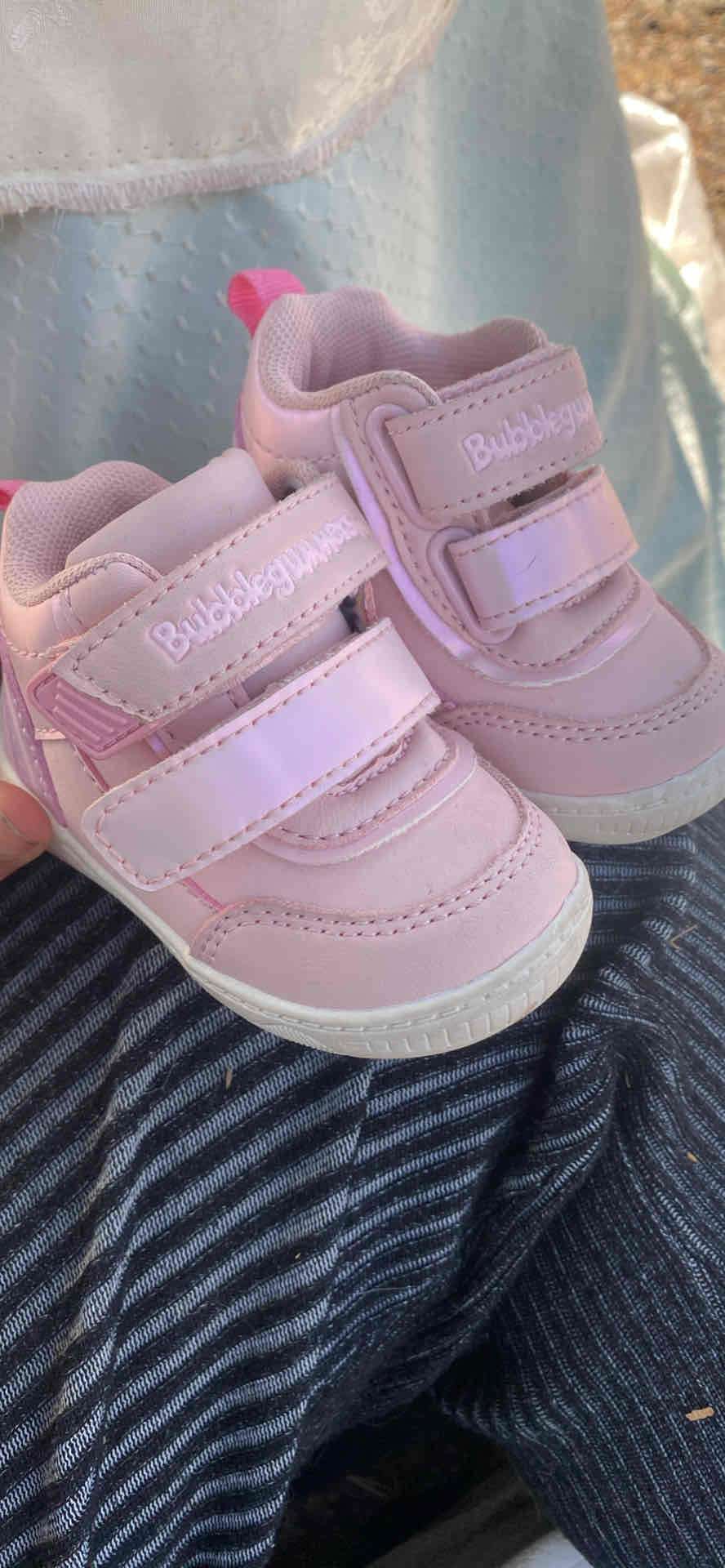 Zapatillas rosadas para bebé - miniatura 1