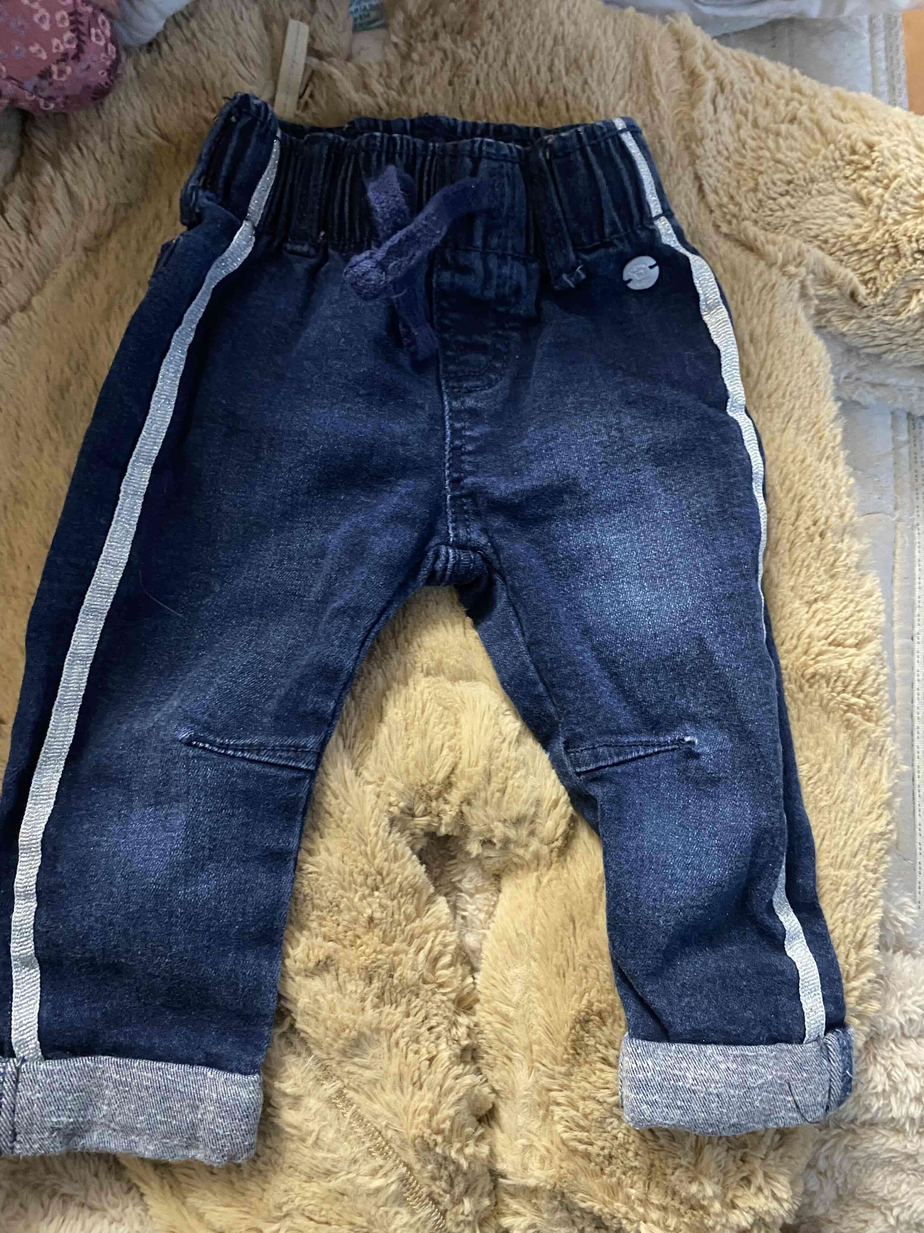 Jeans de bebé con diseño - miniatura 2