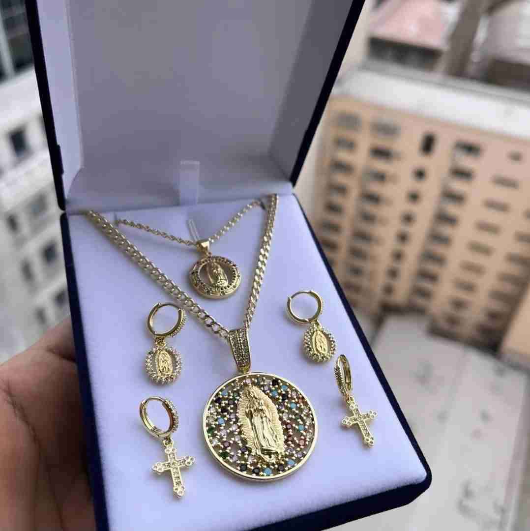 Dije multicolor disponible