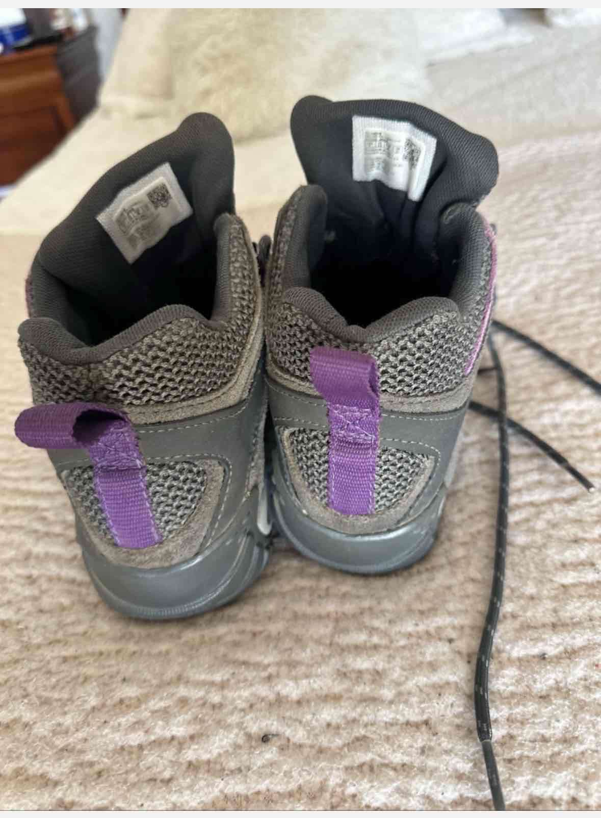 Botas de trekking gris y morado - miniatura 5