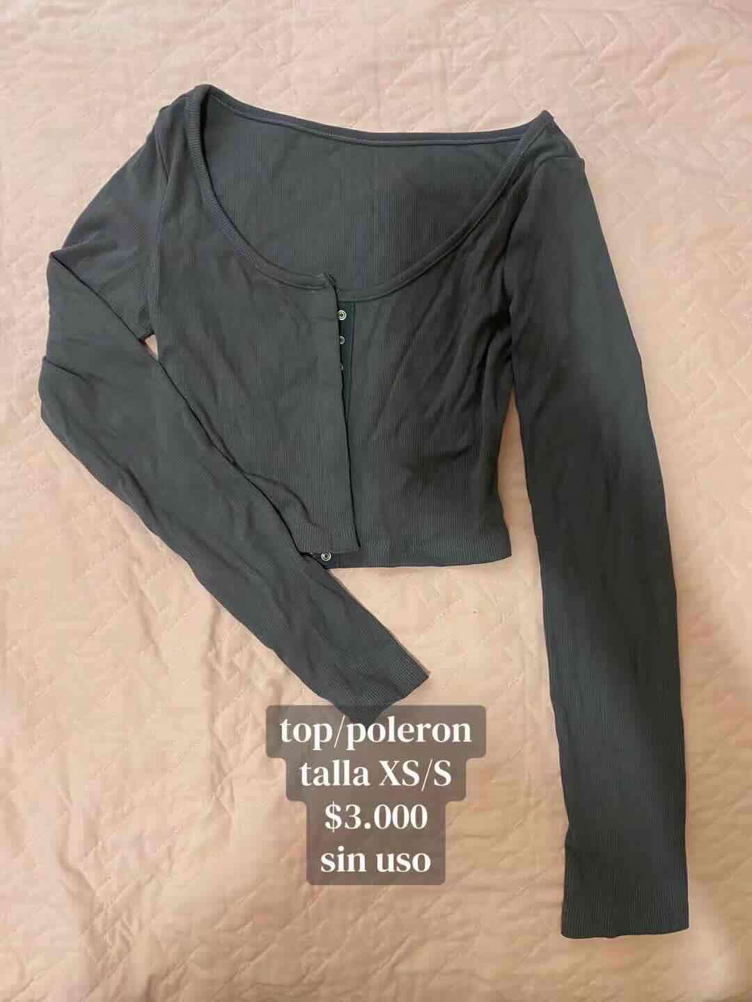 Top polerón gris oscuro