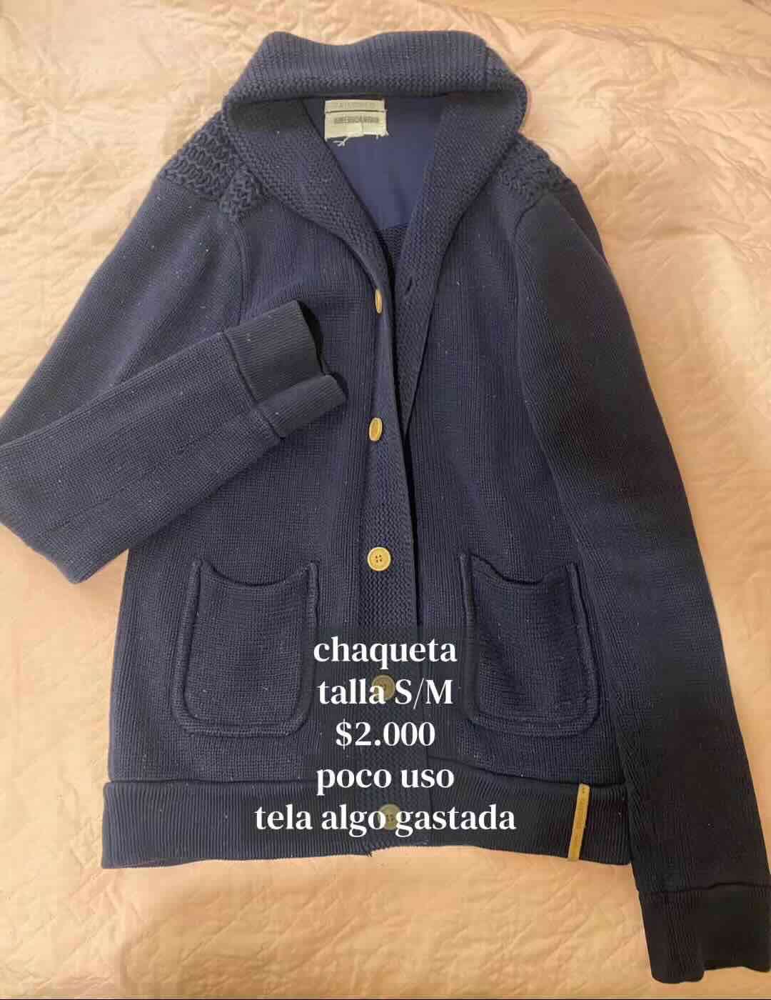 Chaqueta azul de punto