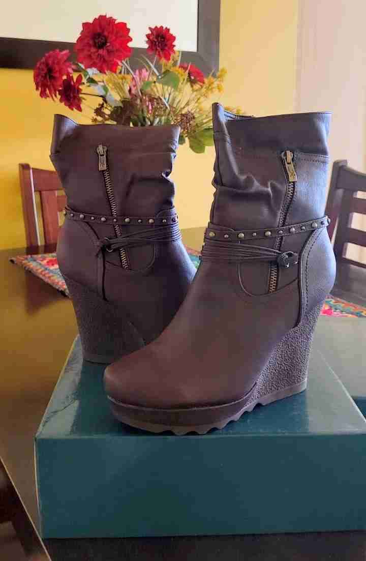 Botines de cuña marrones