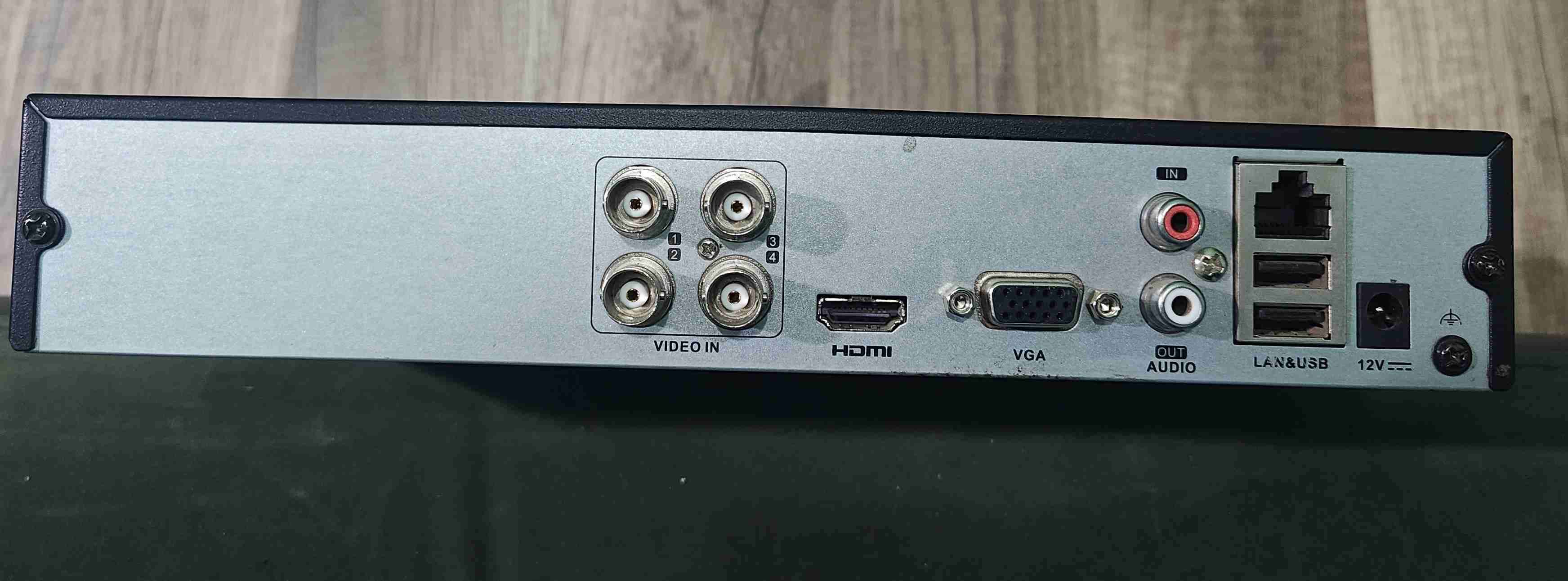 DVR de Hikvision con disco duro 1TB - 2