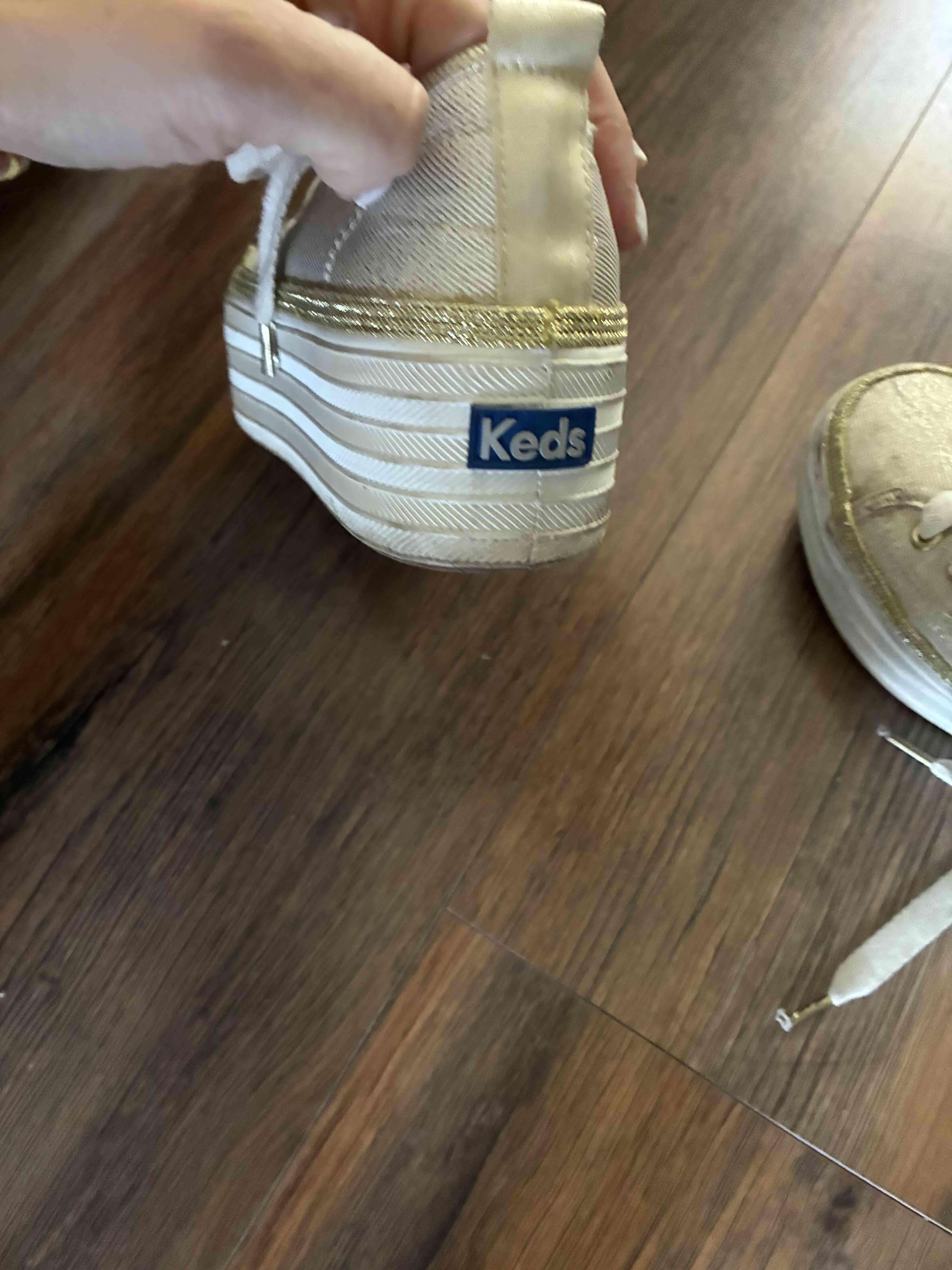 Zapatillas doradas de plataforma keds - miniatura 3