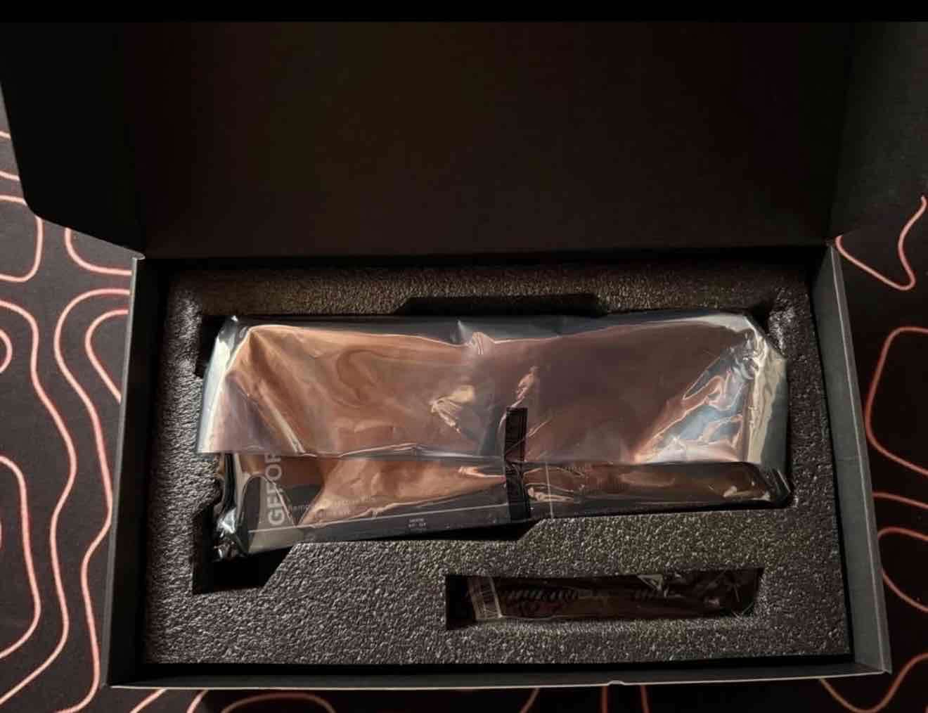 Tarjeta gráfica ASUS RTX 5060 Ti - 4