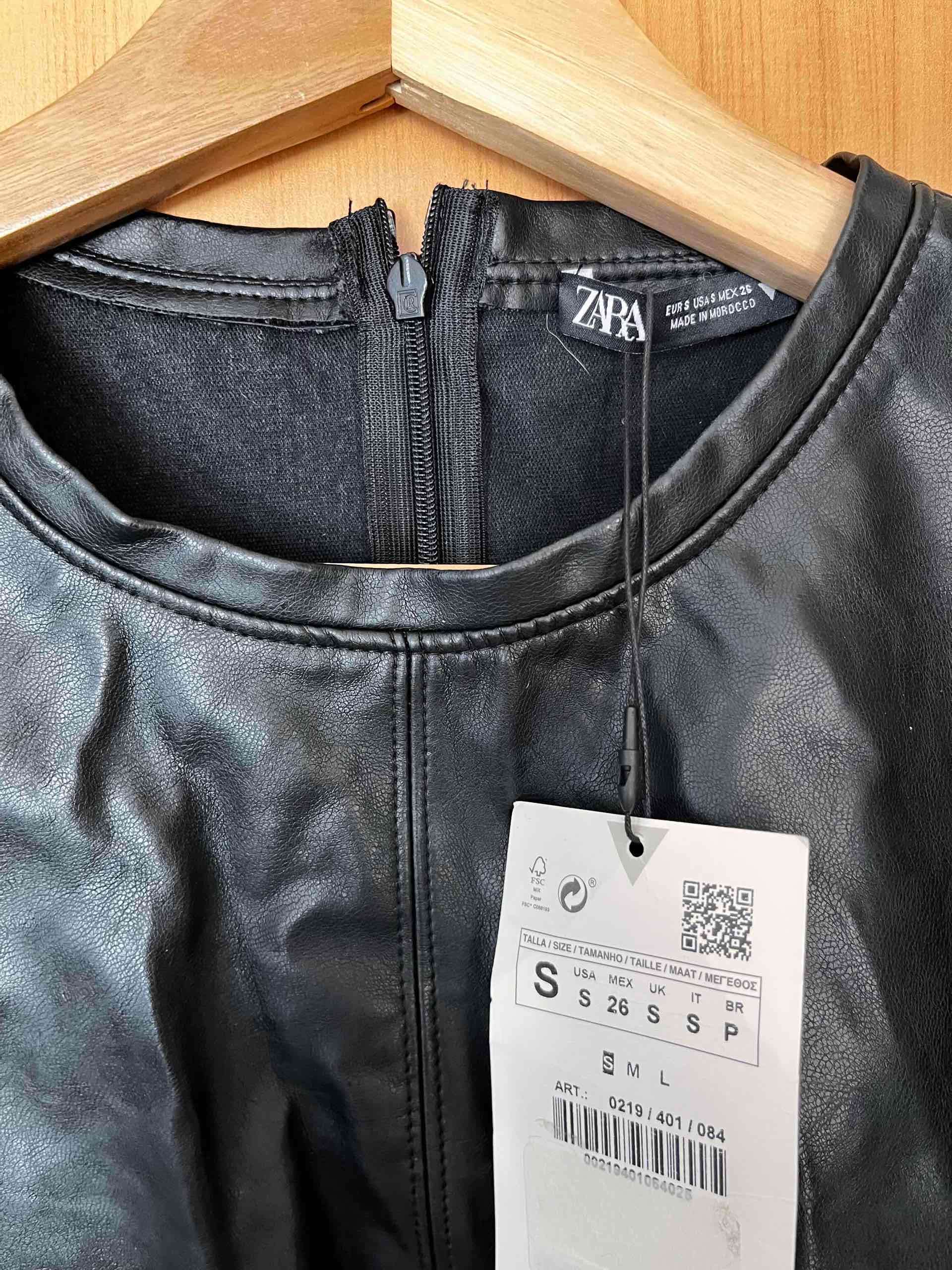 Vestido negro con falda estampada - miniatura 3