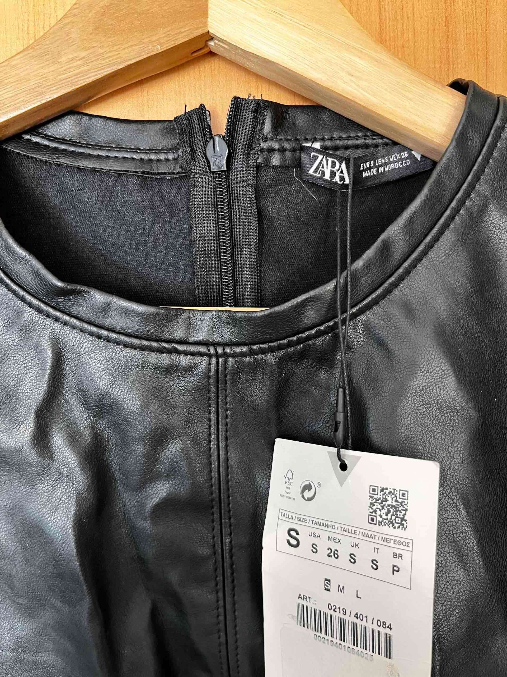 Vestido negro con falda estampada - miniatura 4