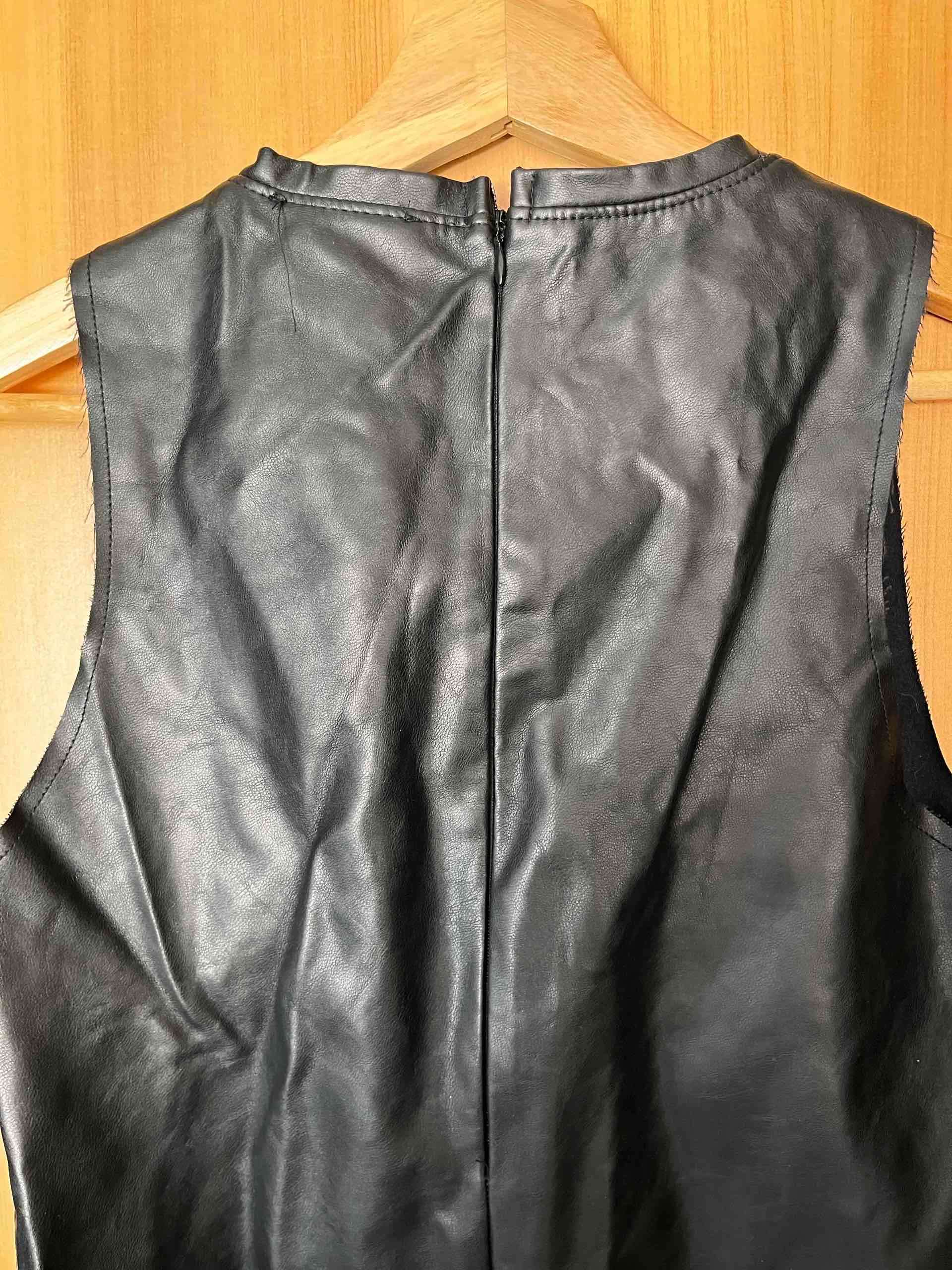 Vestido negro con falda estampada - miniatura 6