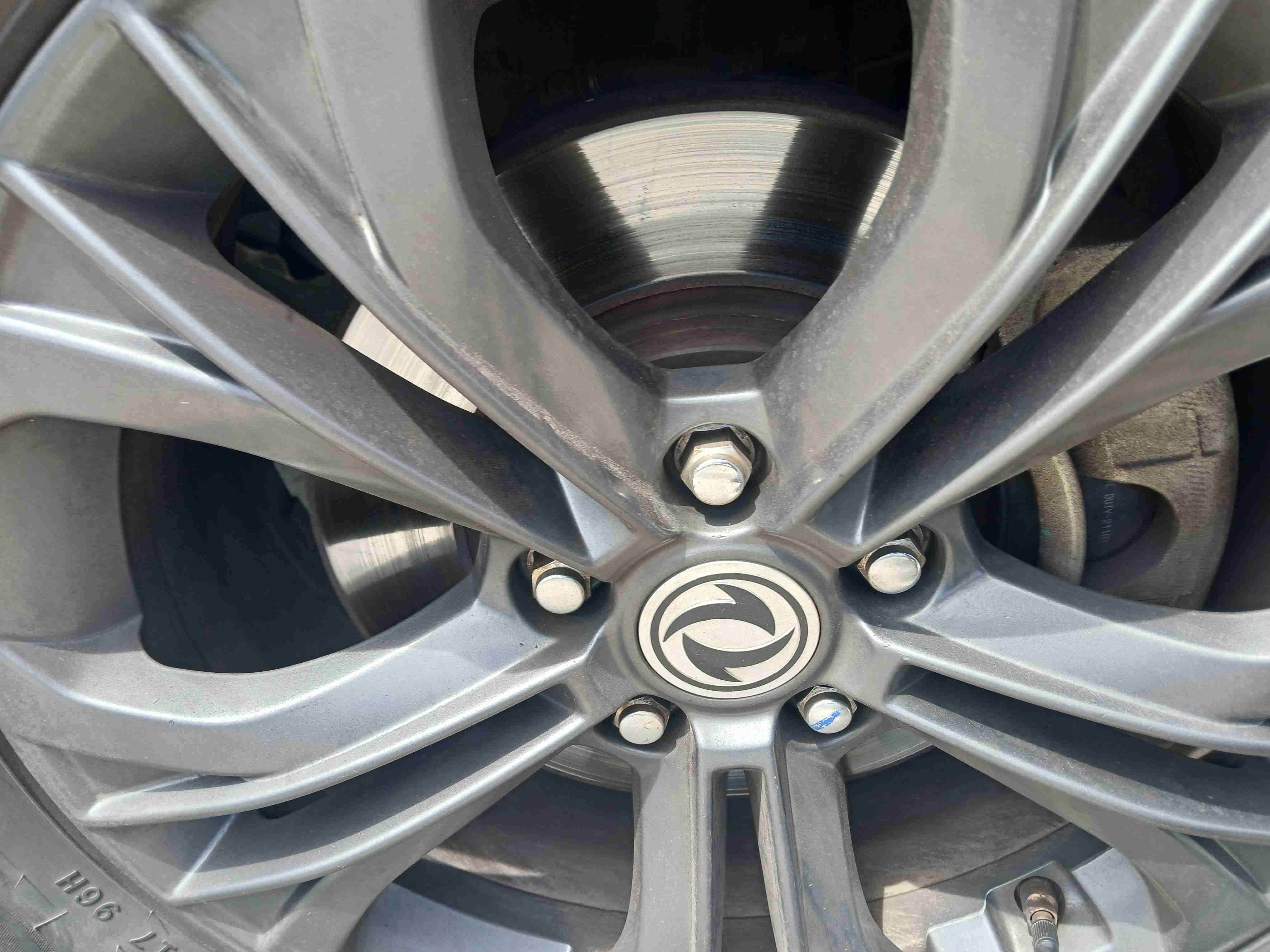 Auto SUV gris en buen estado - 2