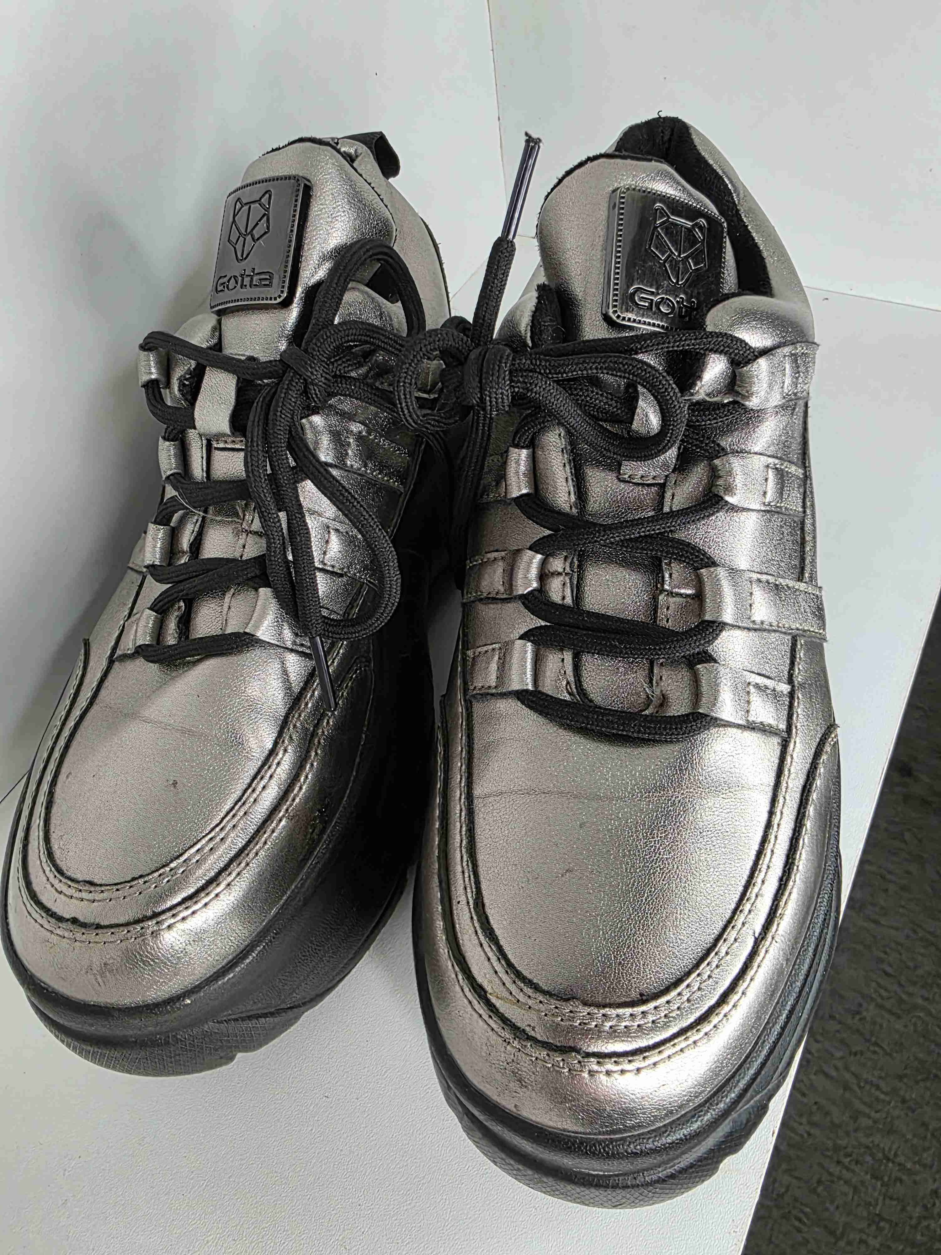 Zapatillas plateadas modernas - miniatura 4