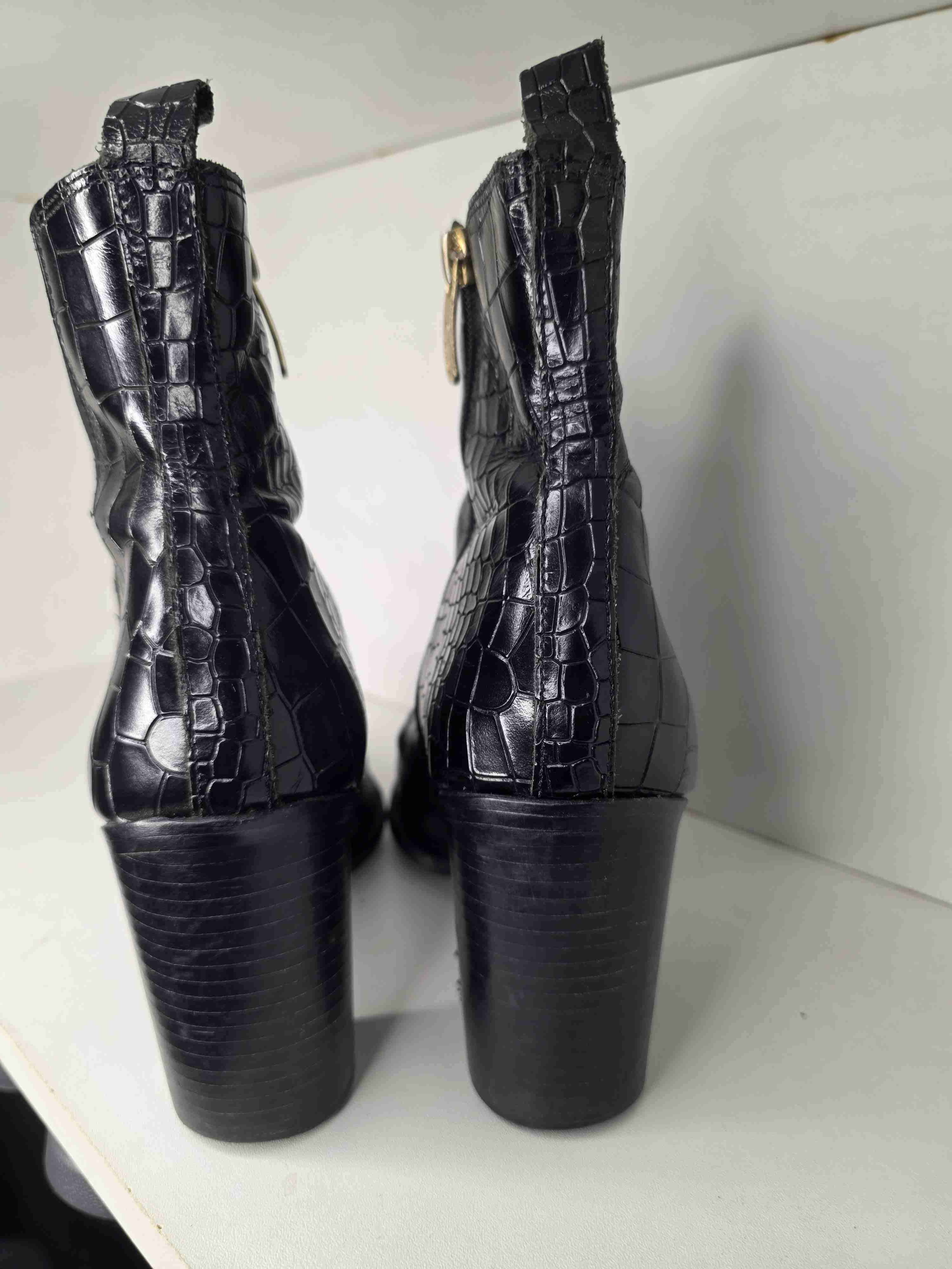 Botines de cuero negro texturizado - miniatura 3