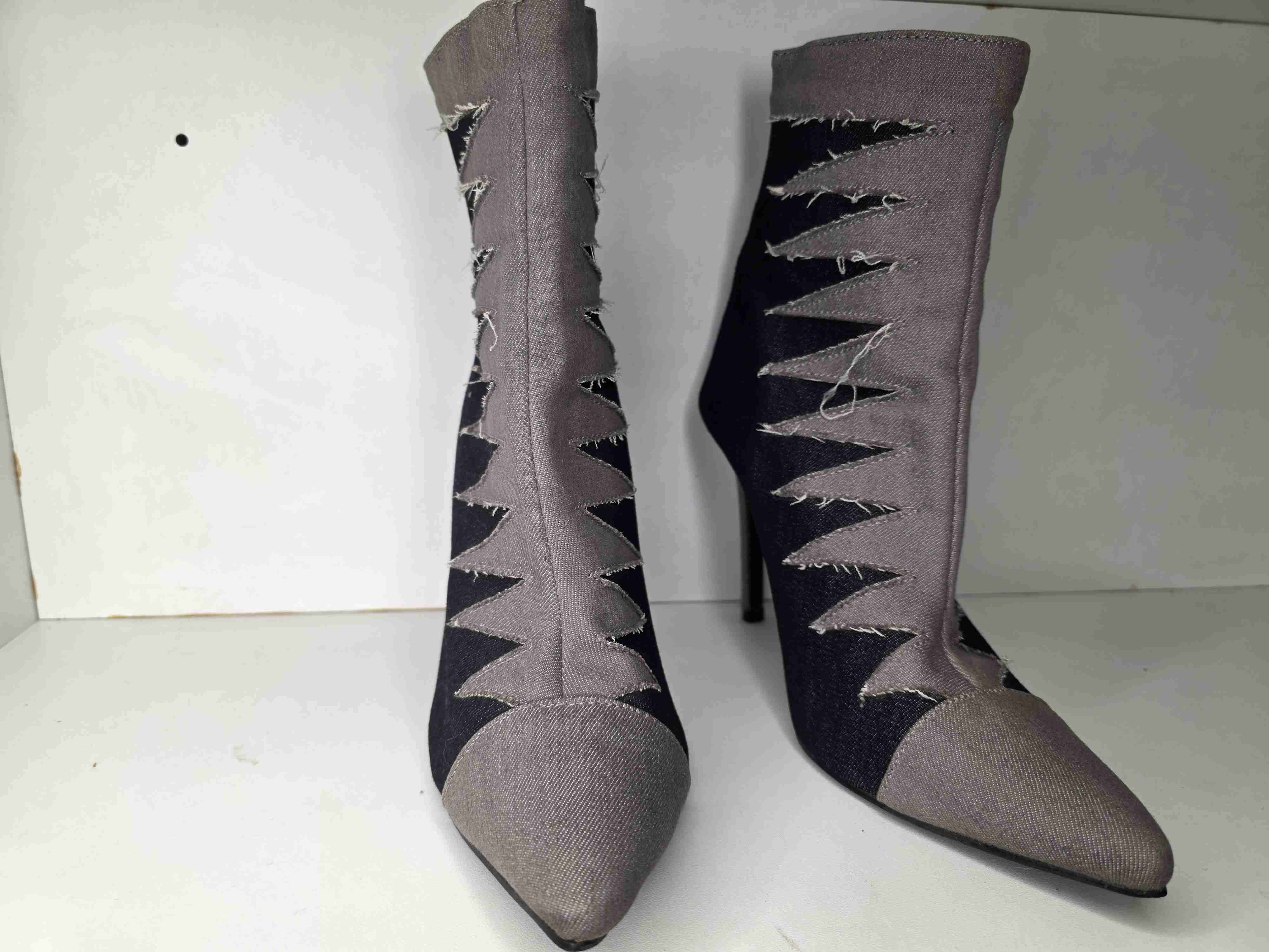 Botines negros con diseño zigzag - 1