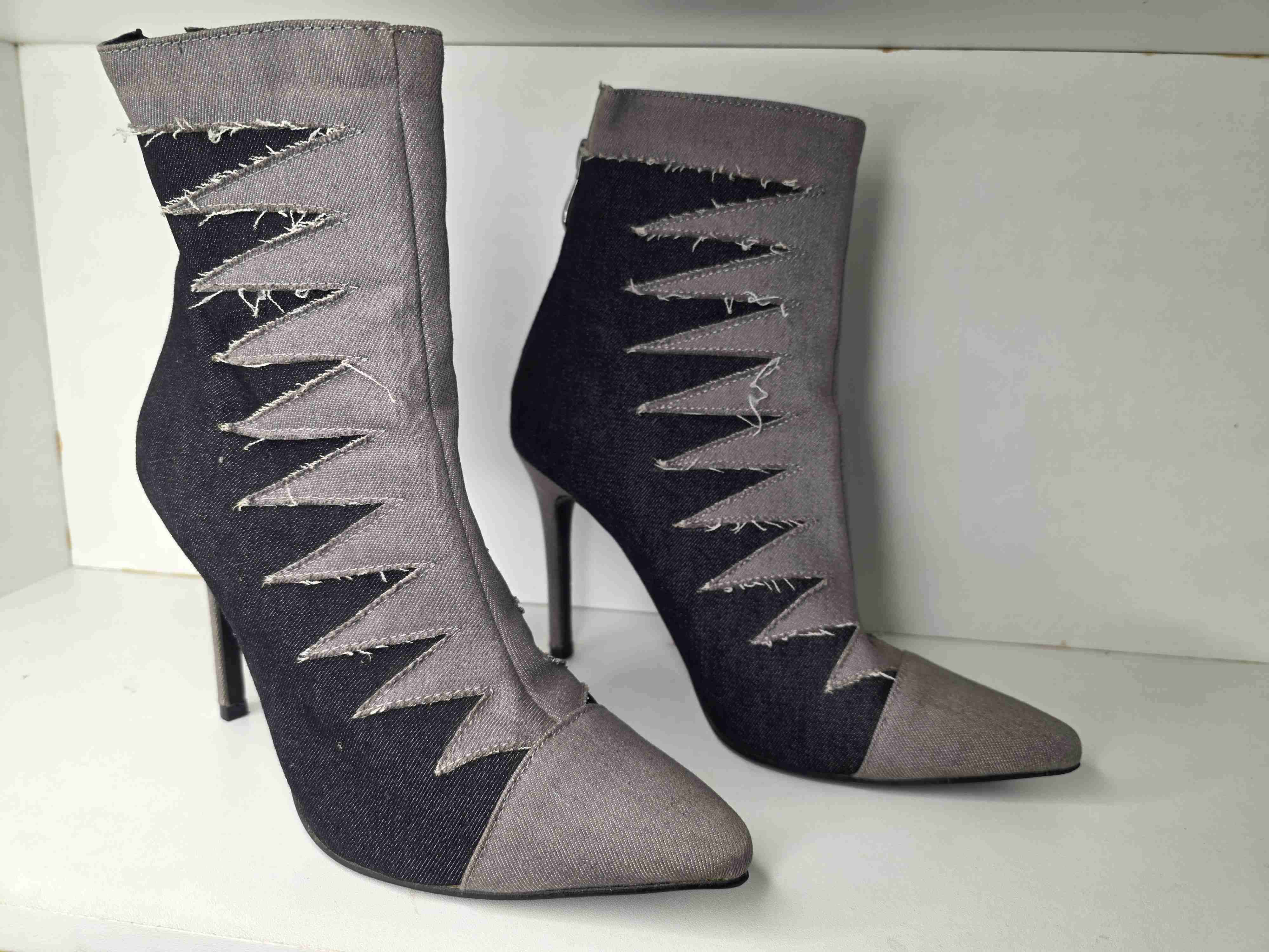 Botines negros con diseño zigzag - 2