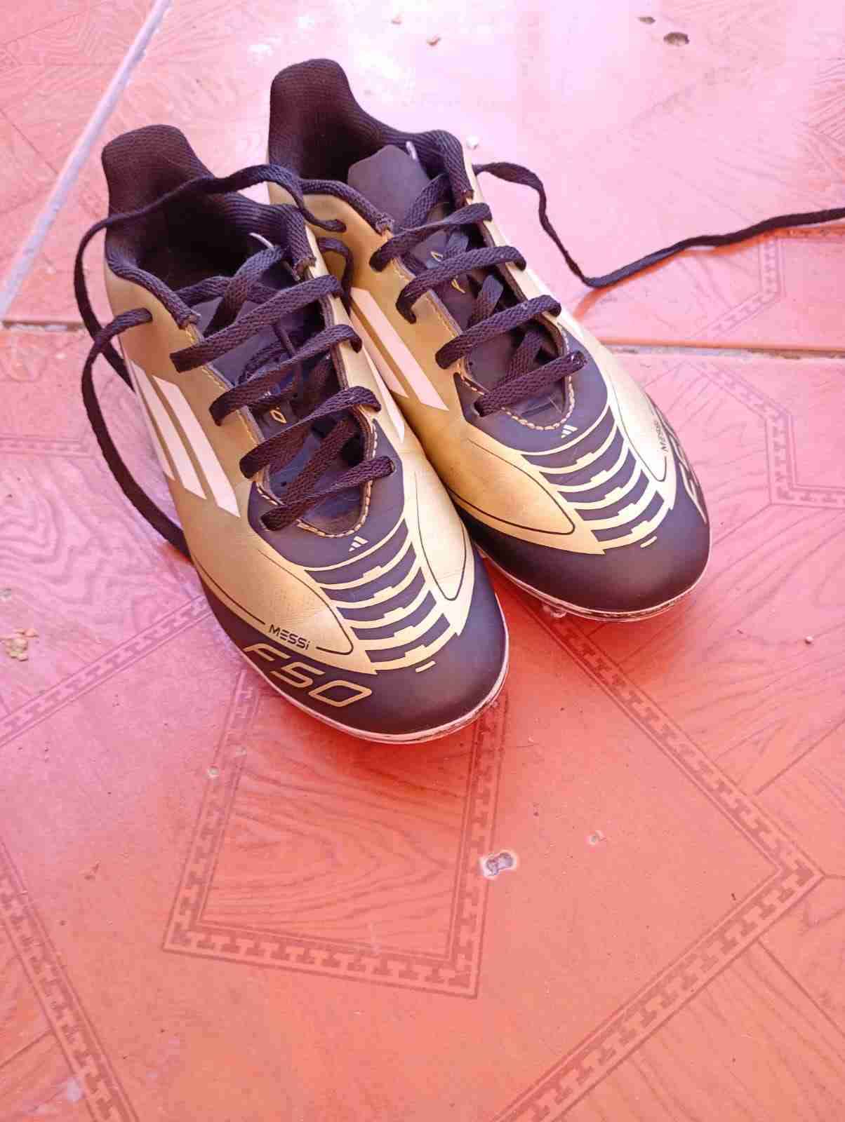 Zapatillas deportivas F50 doradas - miniatura 1