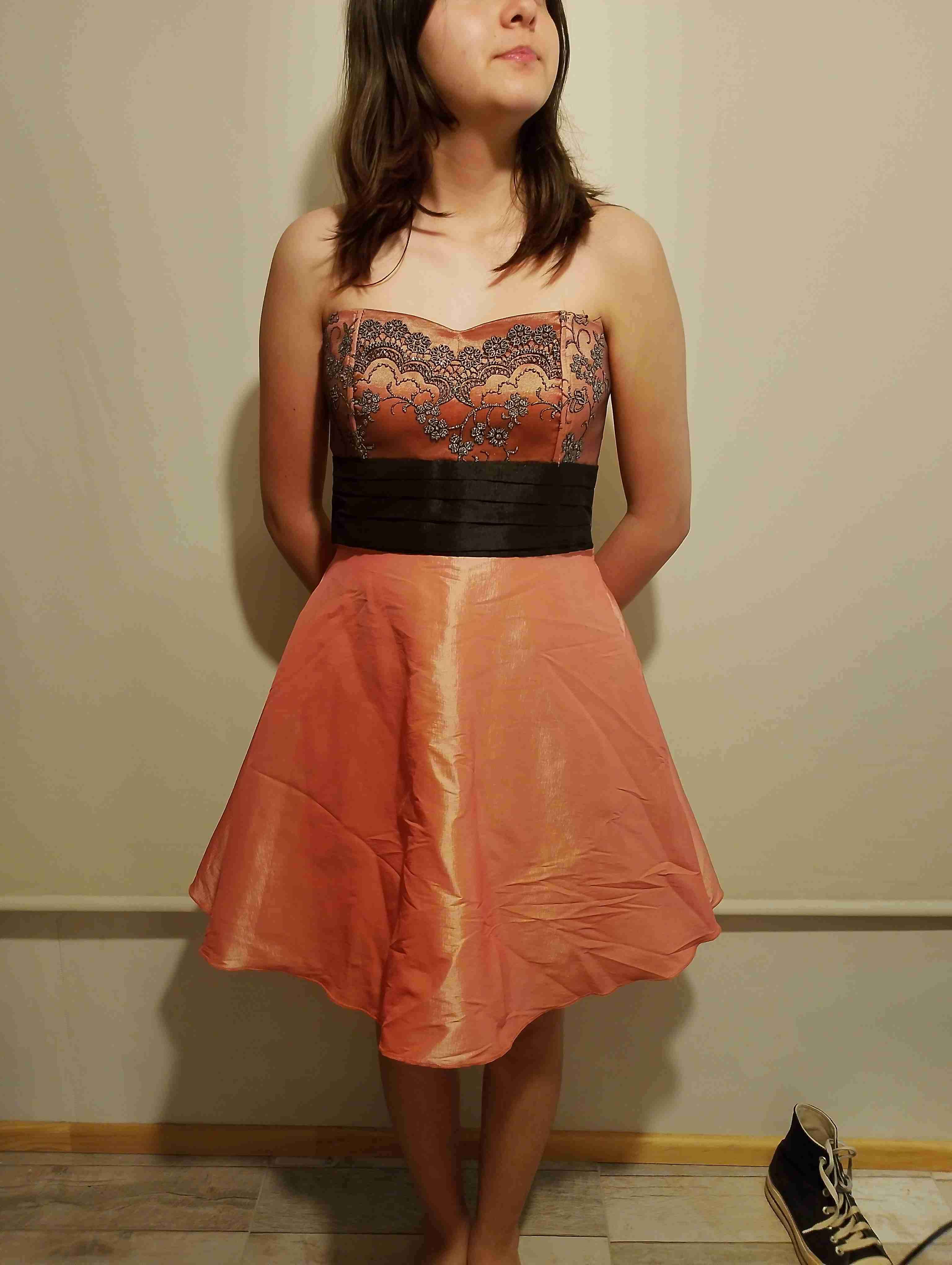 Vestido strapless coral elegante - 1