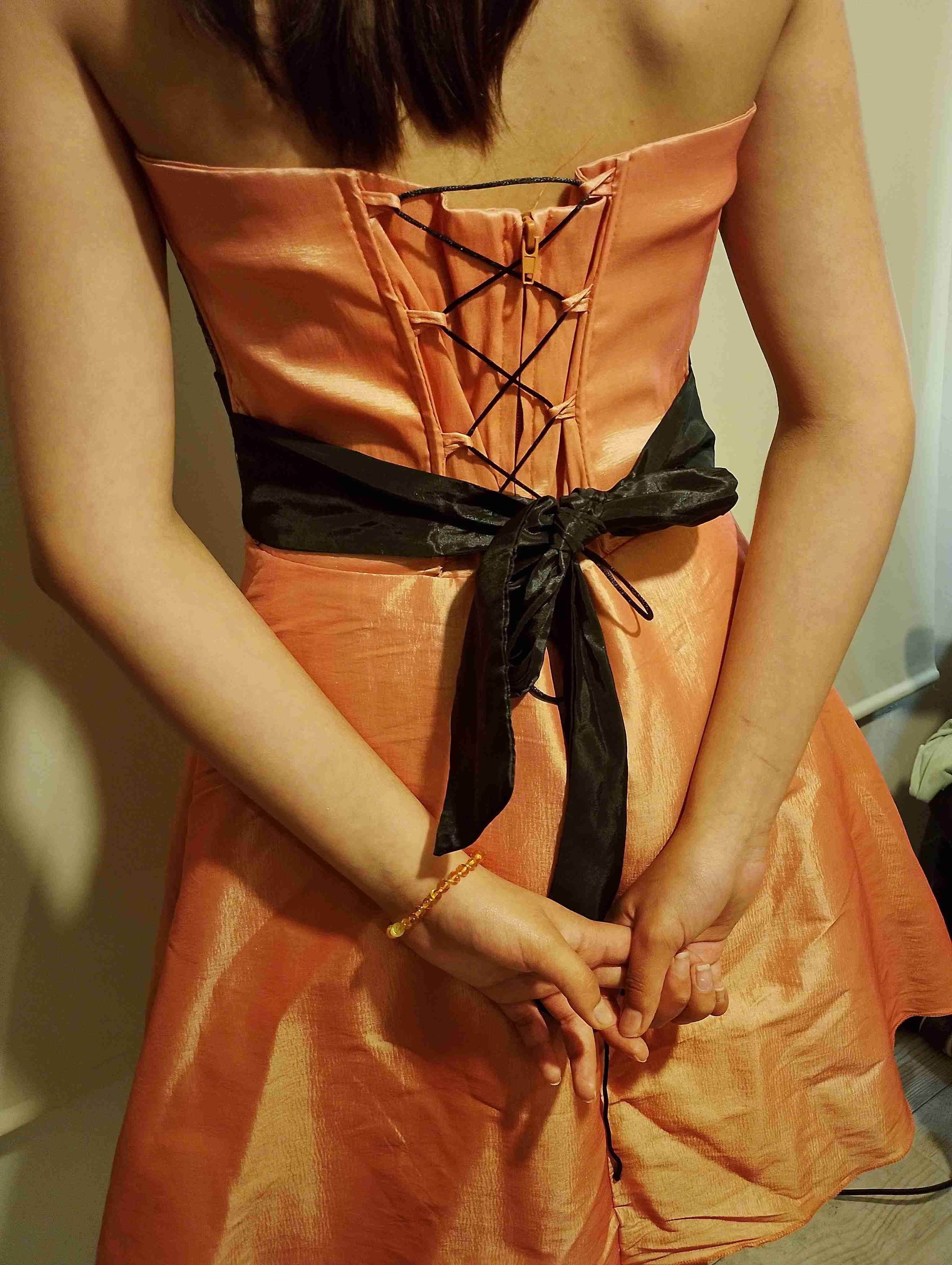 Vestido strapless coral elegante - 2