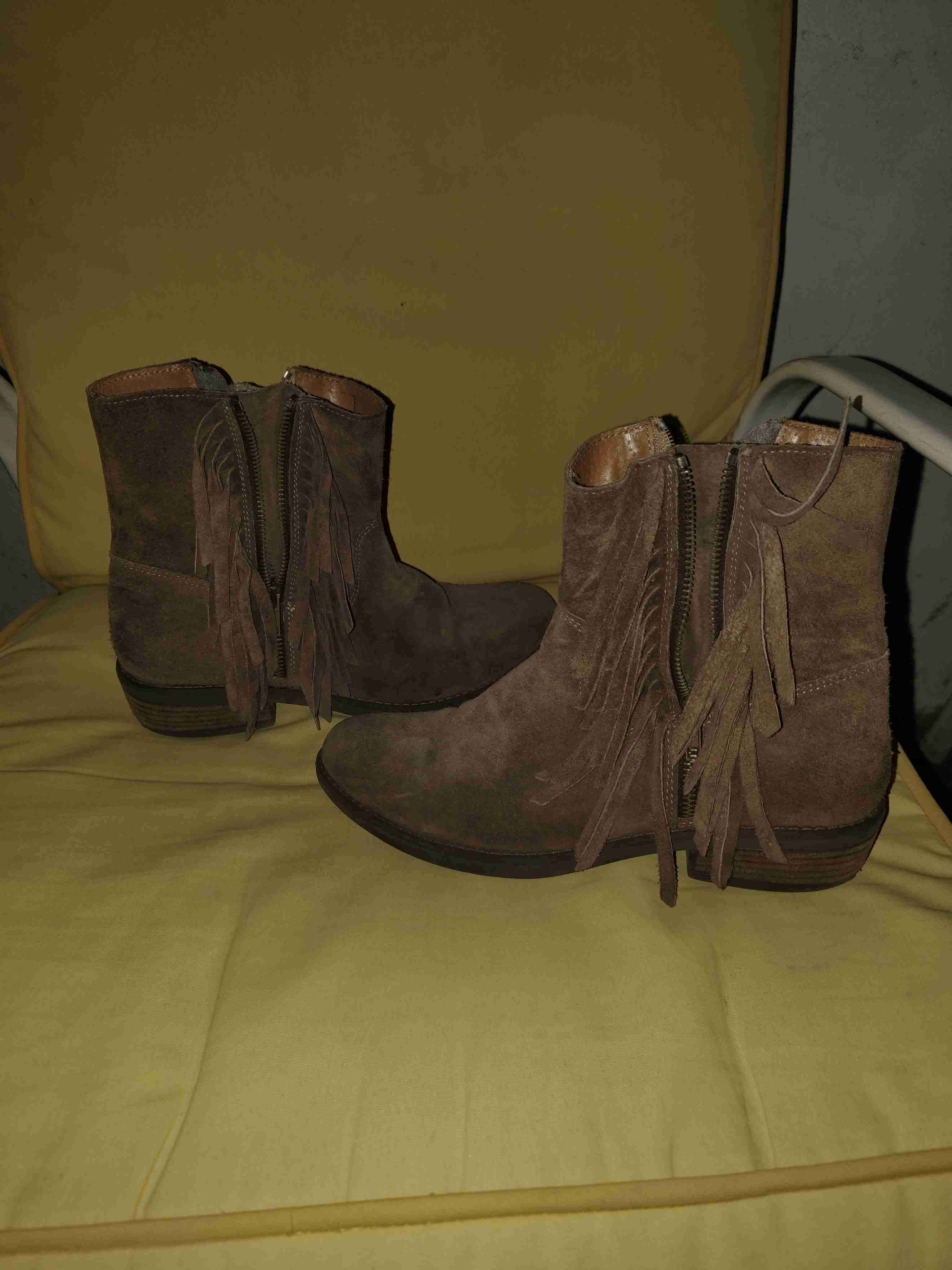 Botines de gamuza con flecos