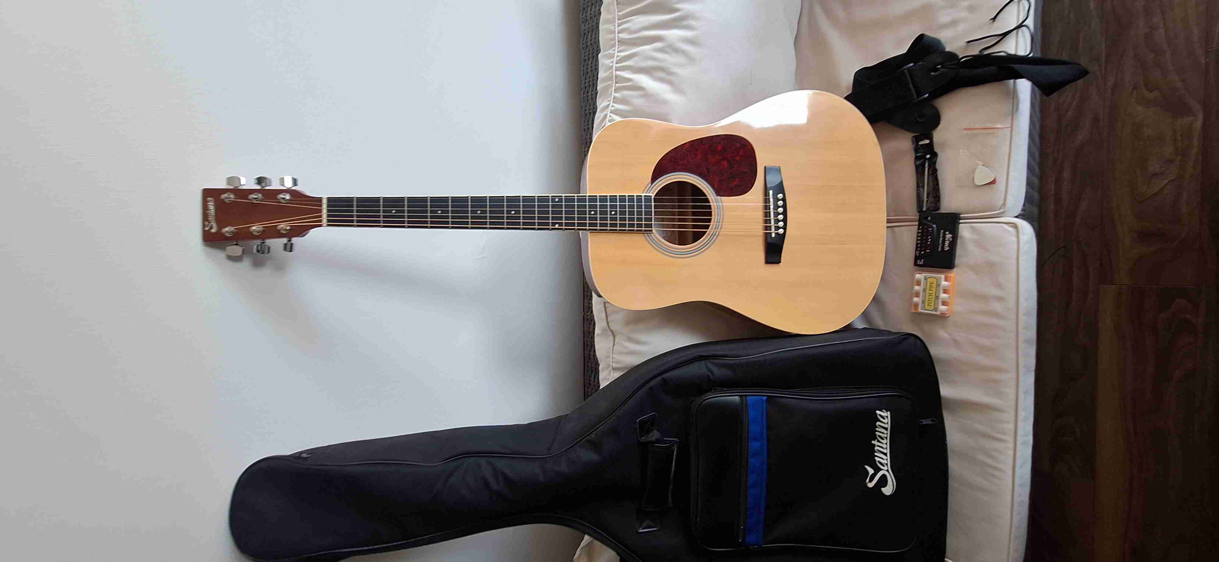 Guitarra acústica Santana con funda - miniatura 1