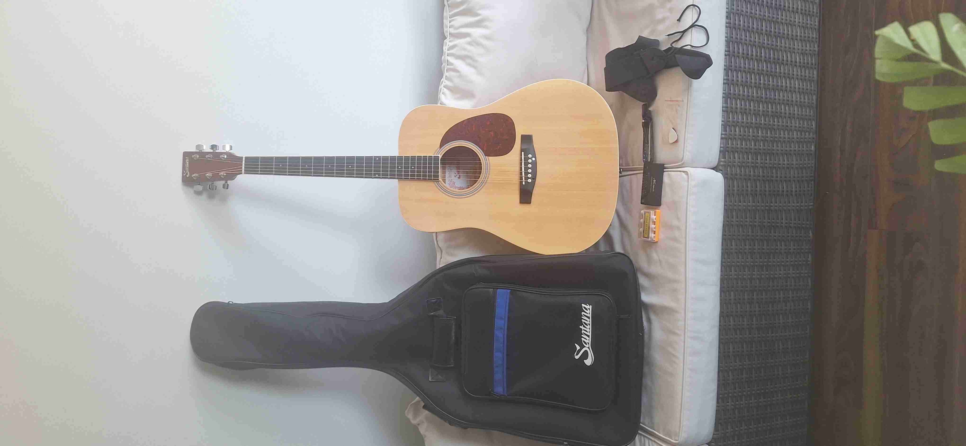 Guitarra acústica Santana con funda - miniatura 3