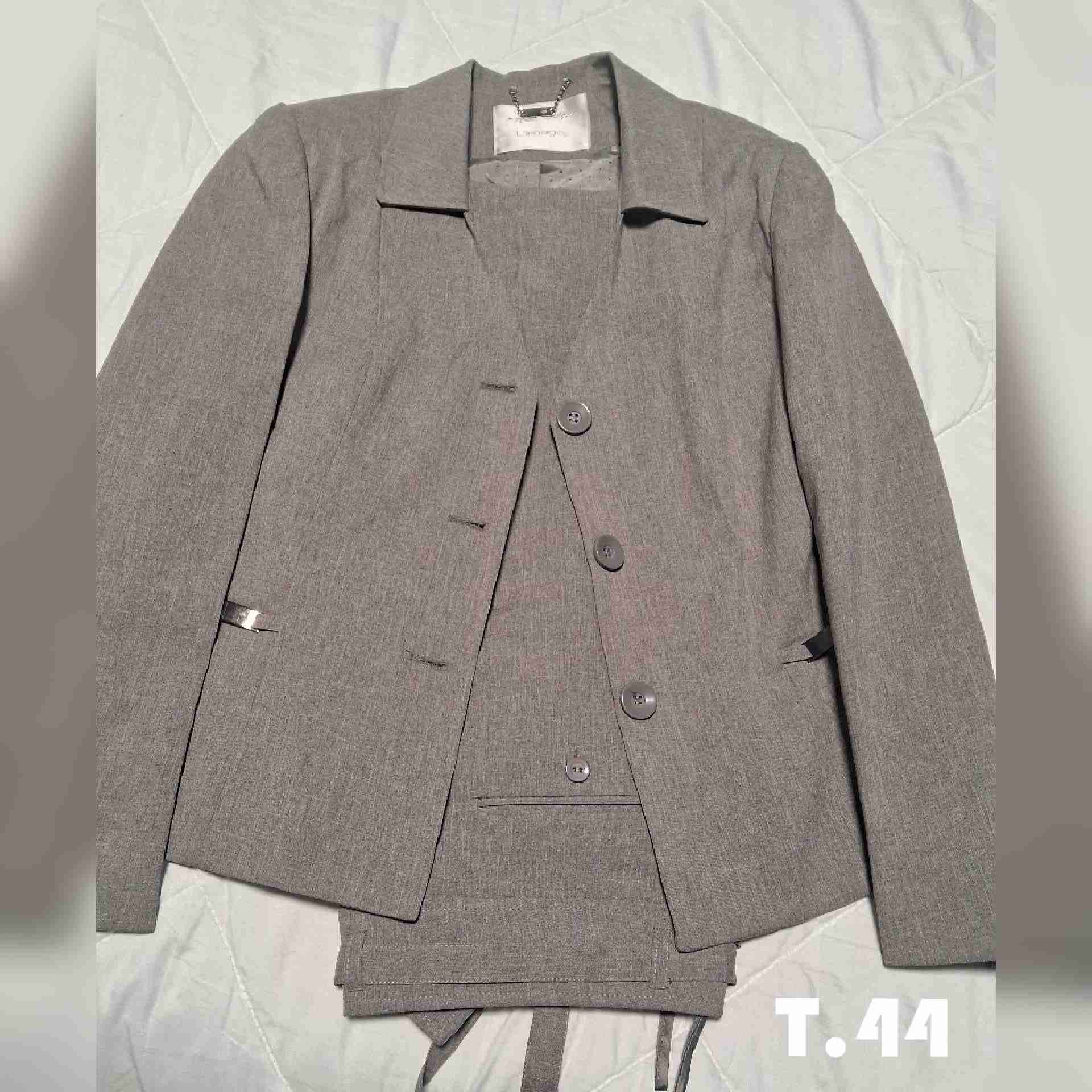Traje gris de mujer T.44