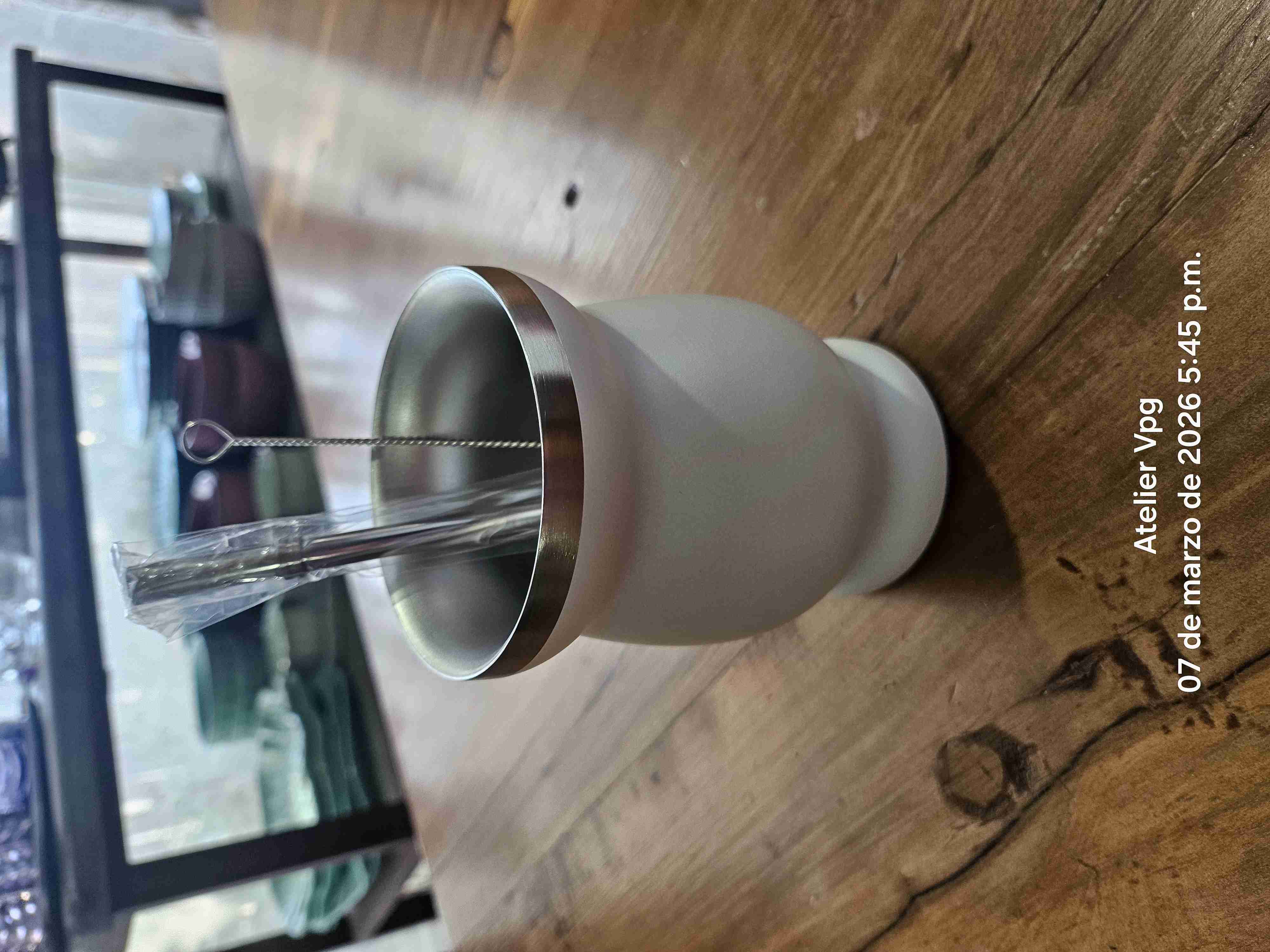 Mate de acero inoxidable con bombilla