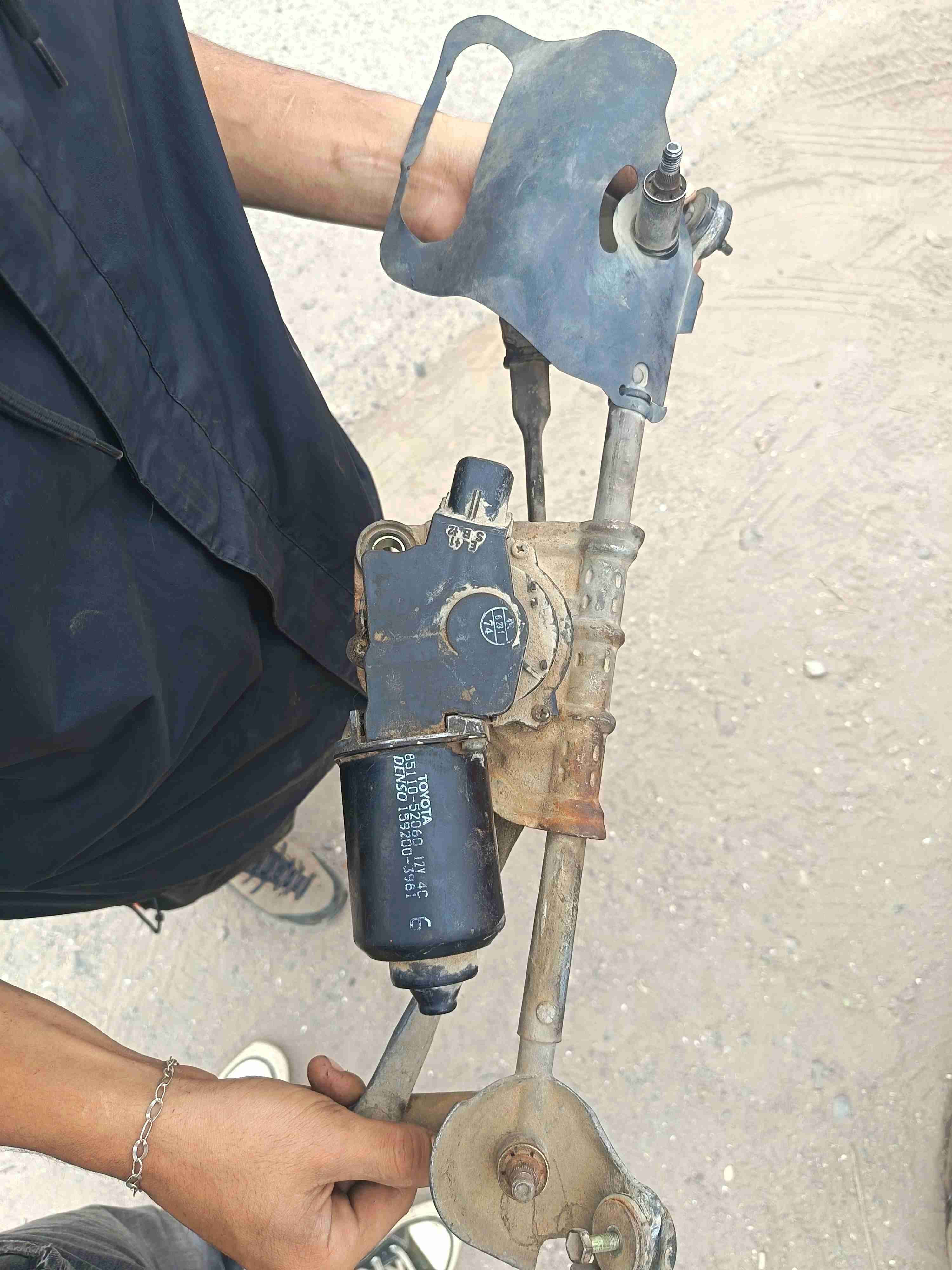 Motor eléctrico Toyota usado - miniatura 3