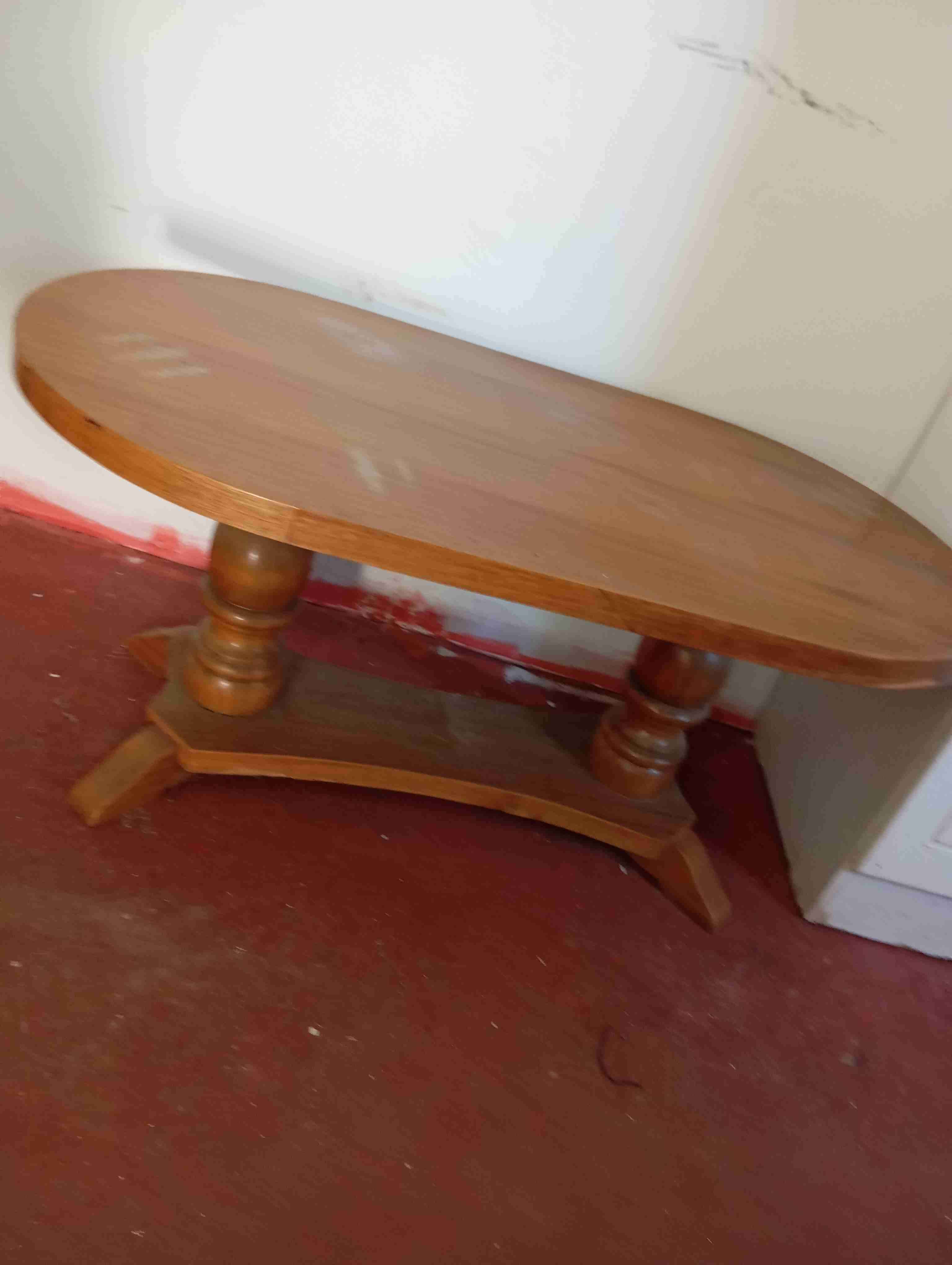 Mesa de centro ovalada de madera - miniatura 1