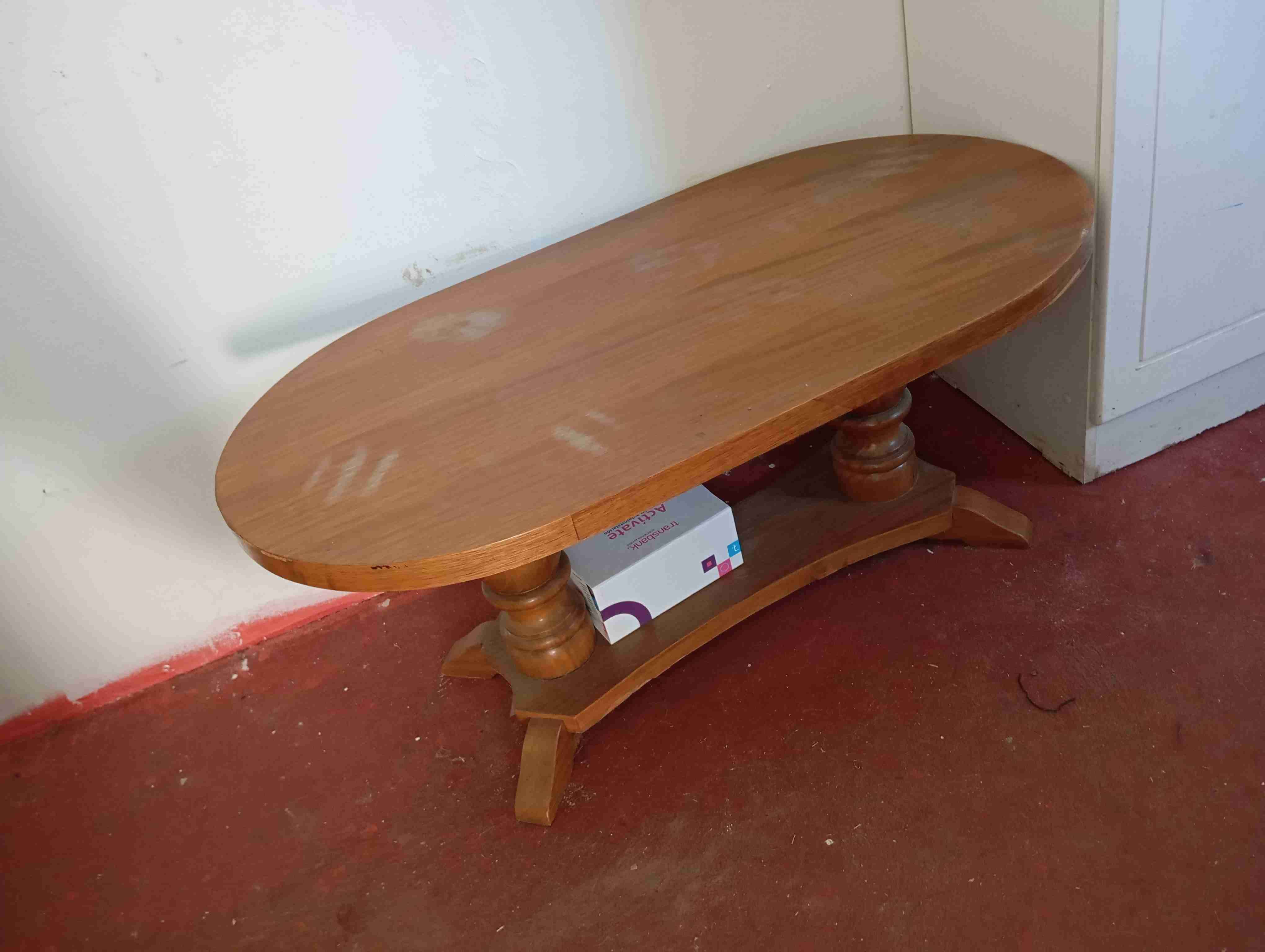 Mesa de centro ovalada de madera - miniatura 4