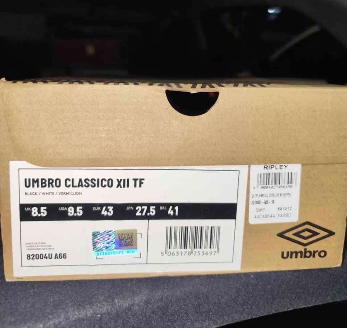 Zapatillas deportivas negras y rojas - miniatura 2