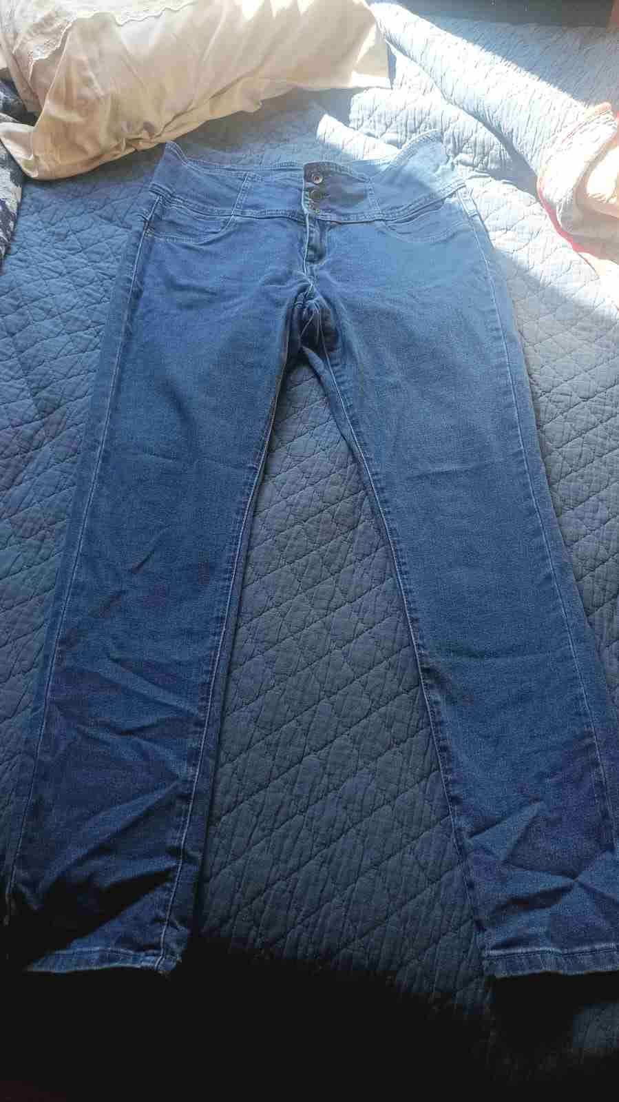 Sweater azul con detalles en blanco - miniatura 3