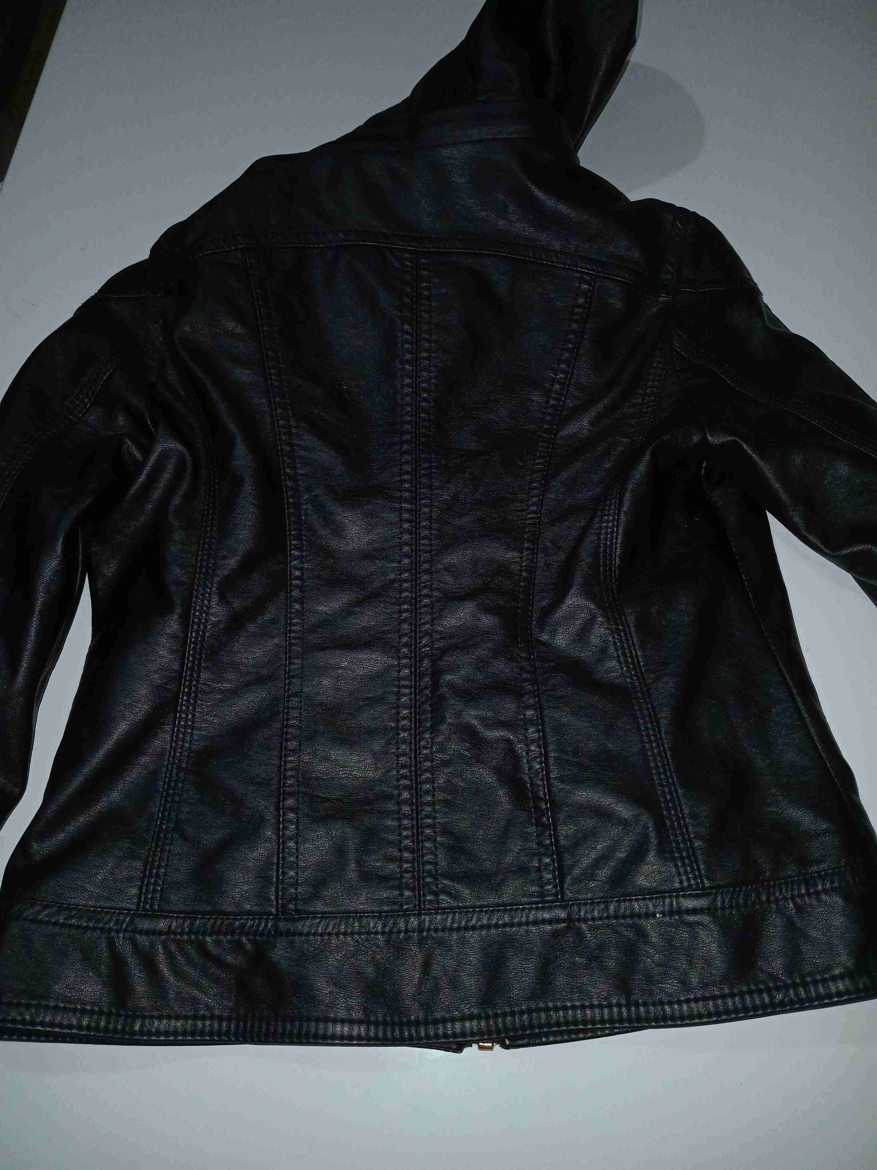 Chaqueta de cuero negra con capucha - miniatura 1