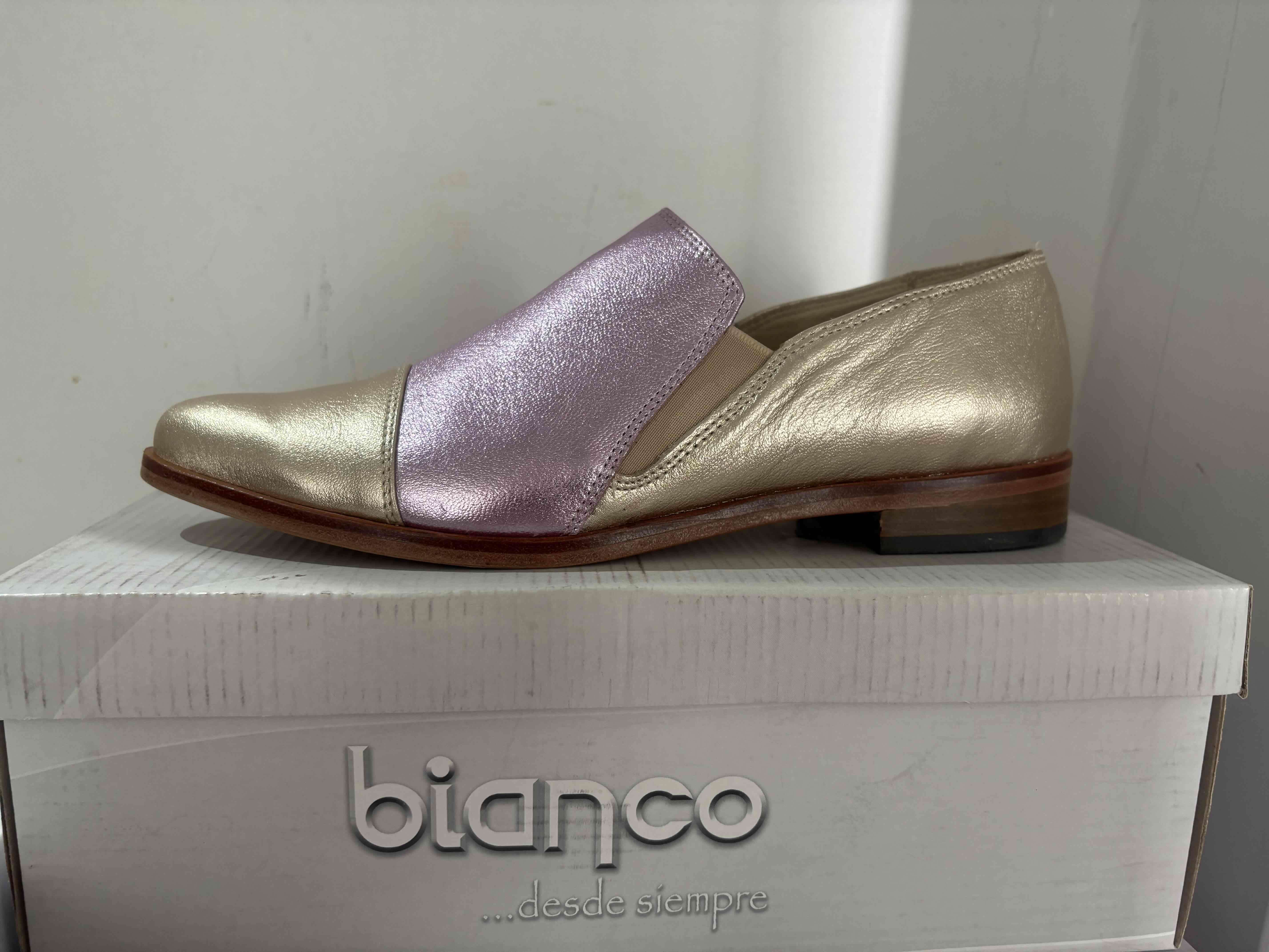 Zapato plano bicolor dorado y lila - miniatura 2