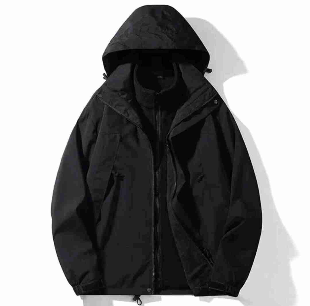 Chaqueta negra con capucha - miniatura 1