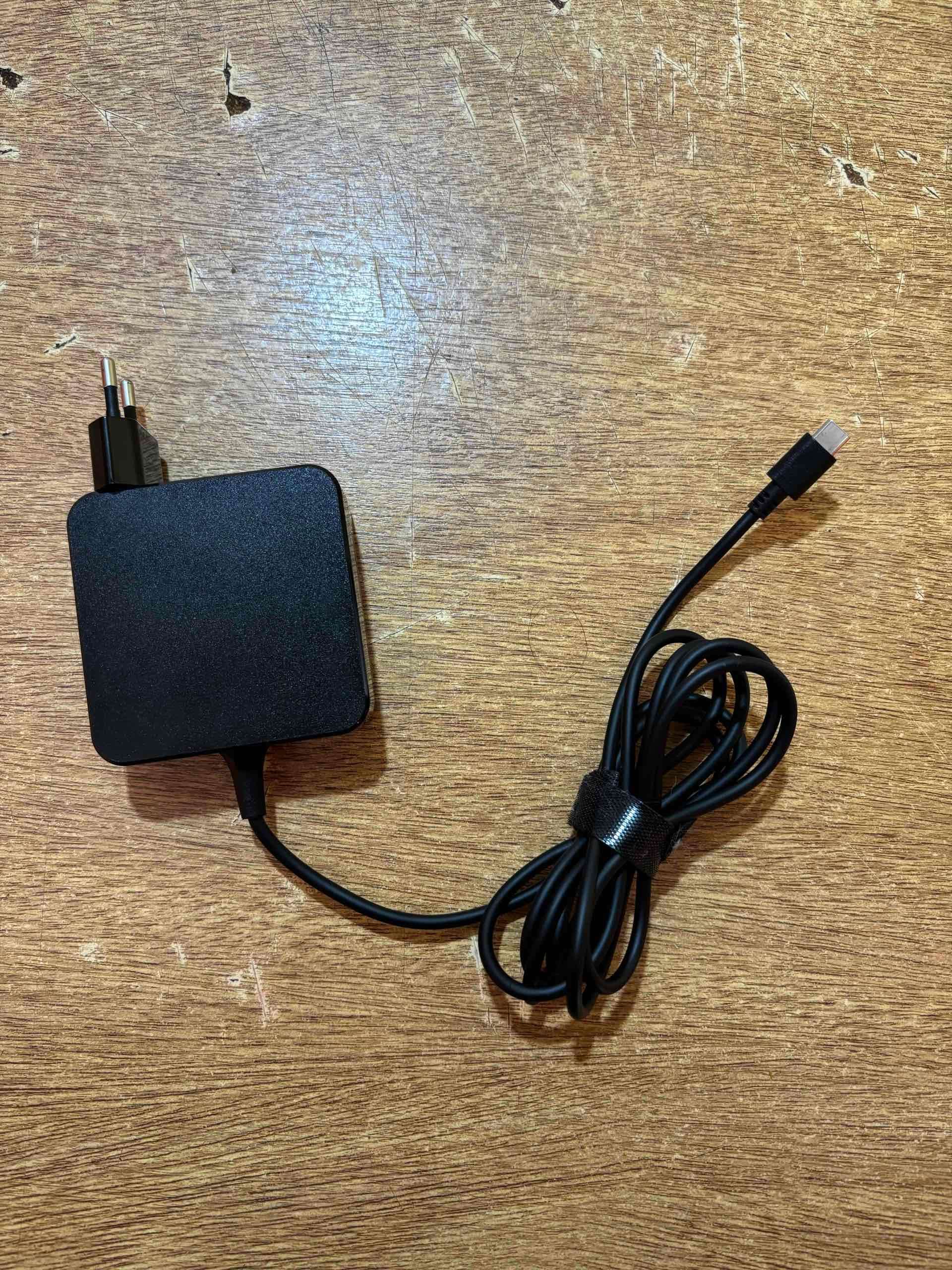 Cargador USB-C 65W negro - miniatura 1